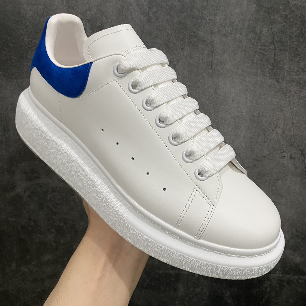 [Top-grade drug box version] Alexander McQueen Alexander McQueen white shoes dark blue tail velvet tail