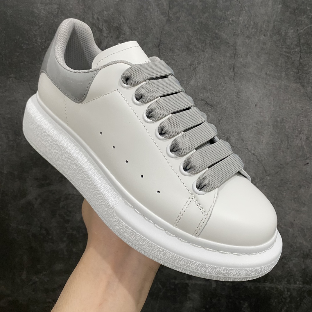 [Top-grade drug box version] Alexander McQueen Alexander McQueen white shoes gray patent leather tail