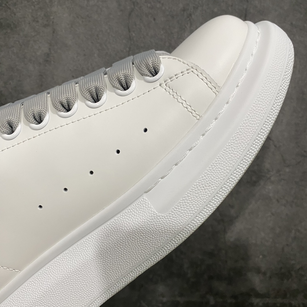 [Top-grade drug box version] Alexander McQueen Alexander McQueen white shoes gray patent leather tail