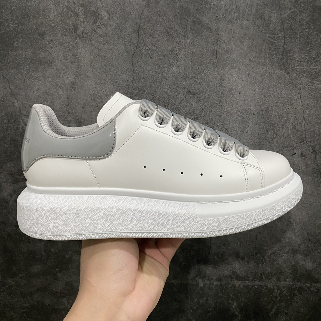 [Top-grade drug box version] Alexander McQueen Alexander McQueen white shoes gray patent leather tail