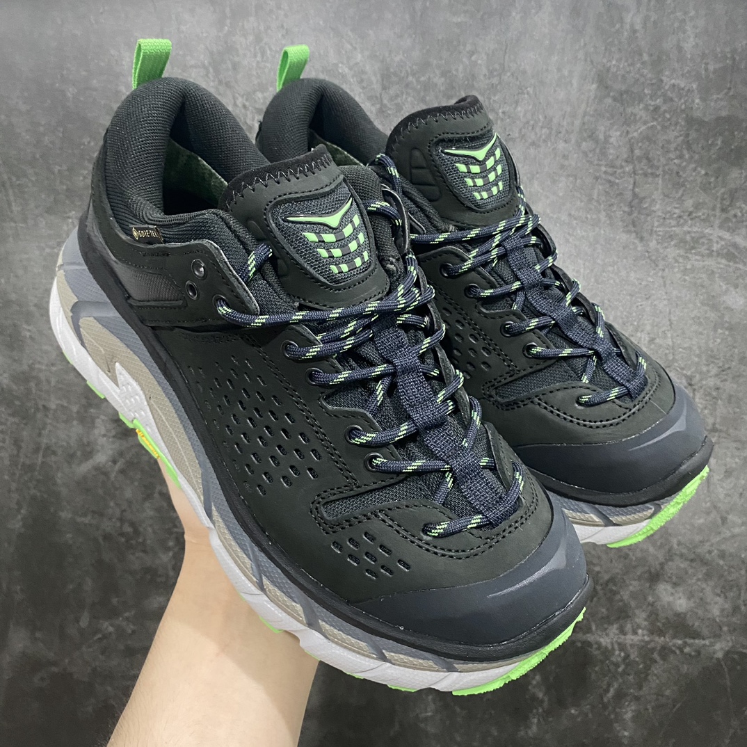 【纯原版】HOKA ONE ONE Tor Uitra Low托亚潮流户外越野登山功能鞋 黑灰绿n鞋款利用机能、户外、复古元素将都市型格与户外机能无缝结合 既能自由穿梭于城市的钢筋水泥之间 也能轻松演绎山系潮流搭配 全粒面皮革结合模压鞋口 提升持久耐穿度 直至鞋头的鞋带设计 舒适灵活的调节 搭配鞋头处HOKA ONE ONE飞翼纹饰 营造了个性十足的张扬气场 Tor Ultra 配备 Vibram® 鞋底与 EVA 和RMAT® 中底 给穿著者最佳的抓地力及舒适性 另外中底的金属摇杆可稳定脚部行程 当走过崎岖山路时依然让脚部得到平稳的感觉 而整对鞋以皮革和耐用尼龙布材打造 与坚固的鞋底相结合，可以牢固地支撑脚部和脚踝 另外外层搭载的Event技术 保持鞋履防水以及鞋内透气作用SIZE：36 36.5 37.5 38 38.5 39 40 40.5 41 42 42.5 43 44 44.5 45-莆田鞋批发中心