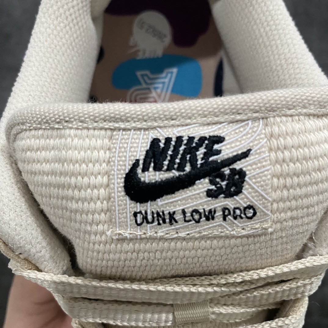 图片[5]-【Top版本】Albino & Preto x Nike SB Dunk Low\”Jiu Jitsu\”扣篮系列低帮休闲运动滑板板鞋“联名骨白黑刺绣刮刮乐”FD2627-200nn男女鞋真标半码制n升级原厂更新数据窄楦翘头版型n采用耐磨厚实全工艺帆布贴合双层“刮刮乐”鞋面材质n正确后跟反口里弧度 原厂中底布正确印刷n鞋垫嵌EVA缓震物料及Air Zoom气垫#外置RB耐磨橡胶大底n 尺码：36 36.5 37.5 38 38.5 39 40 40.5 41 42 42.5 43 44 44.5 45 46 47.5n今年的SB Dunk联名合作不断，虽然4个多月就要结束但还有新款会上线。前段时间海外称曝光了一双Albino & Preto联名，不知道鞋友们是否有印象，而这双SB Dunk合作似乎还有惊喜出现。今天海外更新了Albino & Preto联名的，这双SB Dunk合作款以米白色为主题搭配带有白色线条的黑色Swoosh，后跟则是该品牌标志，材质方面使用了编织面料制成。虽然这双SB Dunk联名看上去平平无奇，但看到这鞋面相信很多鞋友都猜到会和撕撕乐有关了，隐藏在编织面料下面的是红蓝紫主题与鞋垫配色方案相呼应，并且官方还配有5副鞋带可随意组合搭配。-莆田鞋批发中心