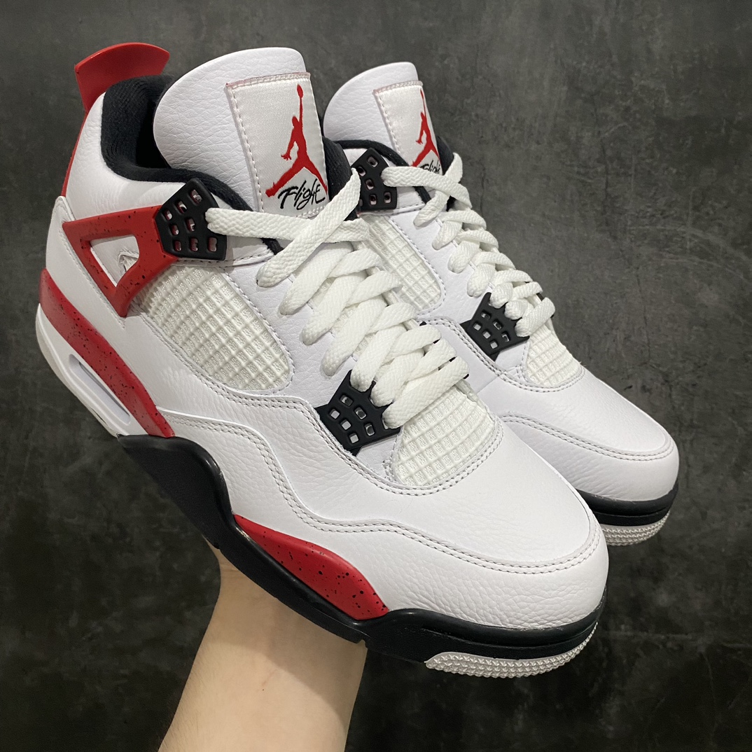 【老DT版】Air Jordan AJ4 Retro 白黑红 红水泥 DH6927-161nn老牌AJ大厂出品 原纸板楦头开发原厂特供皮料加持 确保原汁原味 完美呈现四代版型n一比一鞋头弧度高度鞋身弧度 数据细节工艺流程均保持原鞋一致n皮料切割菱角分明 不变形无多余毛边 柔软性质感一致于原鞋原厂织唛标 原厂飞人电绣工艺 后跟定型进口港宝加持 自然饱满 全鞋荧光划线卡点 追求极致完美 每一双都是工艺品 多重QC质检 超越公司货的品控标准 实实在在的免检产品  尺码：40 40.5 41 42 42.5 43 44 44.5 45 46 47.5-莆田鞋批发中心