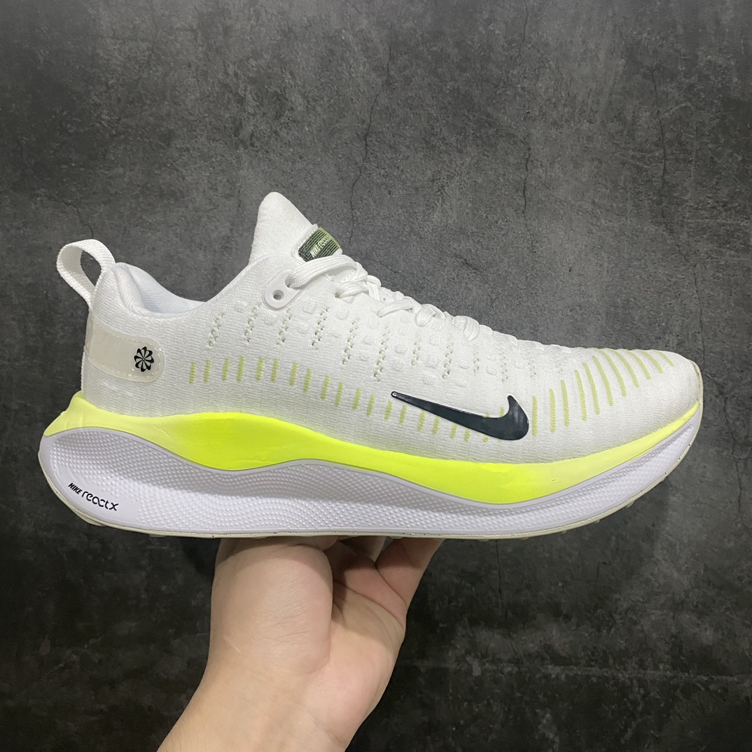 【公司级】Nk ZoomX Infinity Run 4 耐克全新编织面专业缓震跑鞋 白绿 DR2665-100nn鞋款缓震系统的设计理念借鉴了React Infinity Run跑鞋的经验，但在中底处采用了回弹更显著的ZoomX泡棉，这款泡棉比其他Nike泡棉具有更出色的能量反馈。n鞋面采用弹性编织材质，舒适后跟处的 TPU 支撑片。中底采用全掌 ZoomX，而且又宽又厚，体积相当可观。 尺码：36 36.5 37.5 38 38.5 39 40 40.5 41 42 42.5 43 44 44.5 45-莆田鞋批发中心