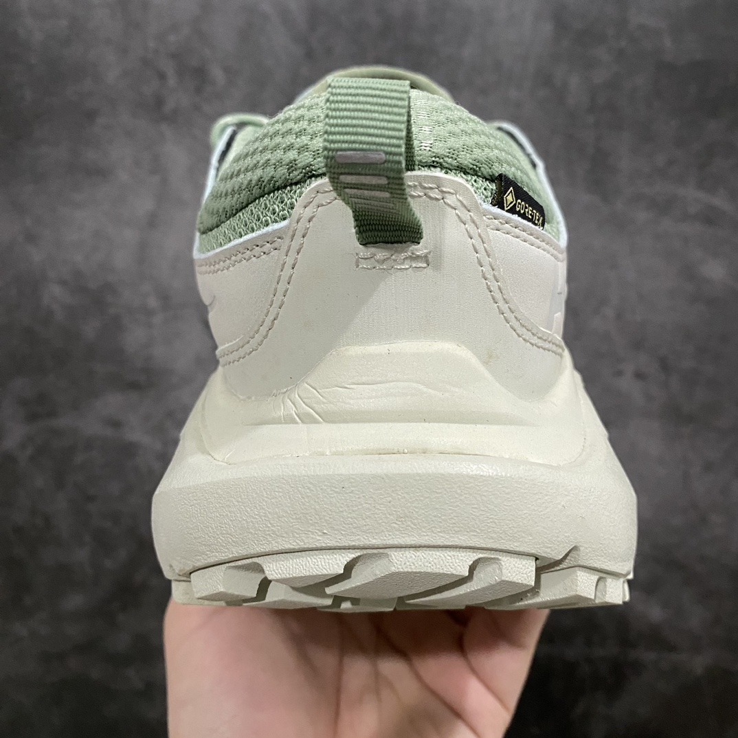 图片[4]-HOKA ONE ONE Kaha 2 GTX 耐磨減震低帮户外功能运动鞋 卡哈系列厚底轻量坦克军靴户外登山运动鞋 正品代工厂版 原楦数据开发版型 采用磨砂牛剖革鞋面材质 轻量化材料Fresh Foam超轻量中底 复古老爹厚底旅游鞋火了 最潮户外鞋 2009年由法籍超马跑者 Nicolas Mermoud 及 Jean-Luc Diard 成立的运动鞋品牌 HOKA ONE ONE 最让人印象深刻超级厚的鞋底 看起来很重但实际上非常轻盈 轻量厚底的鞋底反而能够给跑者更稳定的缓震效果 在跑界相当有名 也陆续出了登山鞋、徒步鞋、慢跑鞋几种专门鞋款 HOKA ONE ONE 鞋款颜色大多设计萤光或鲜艳色系 搭配上超大的Logo 虽然好穿好走好跑又轻 但称不上时髦 尺码：39 40 41 42 43 44 45 46-选品中心