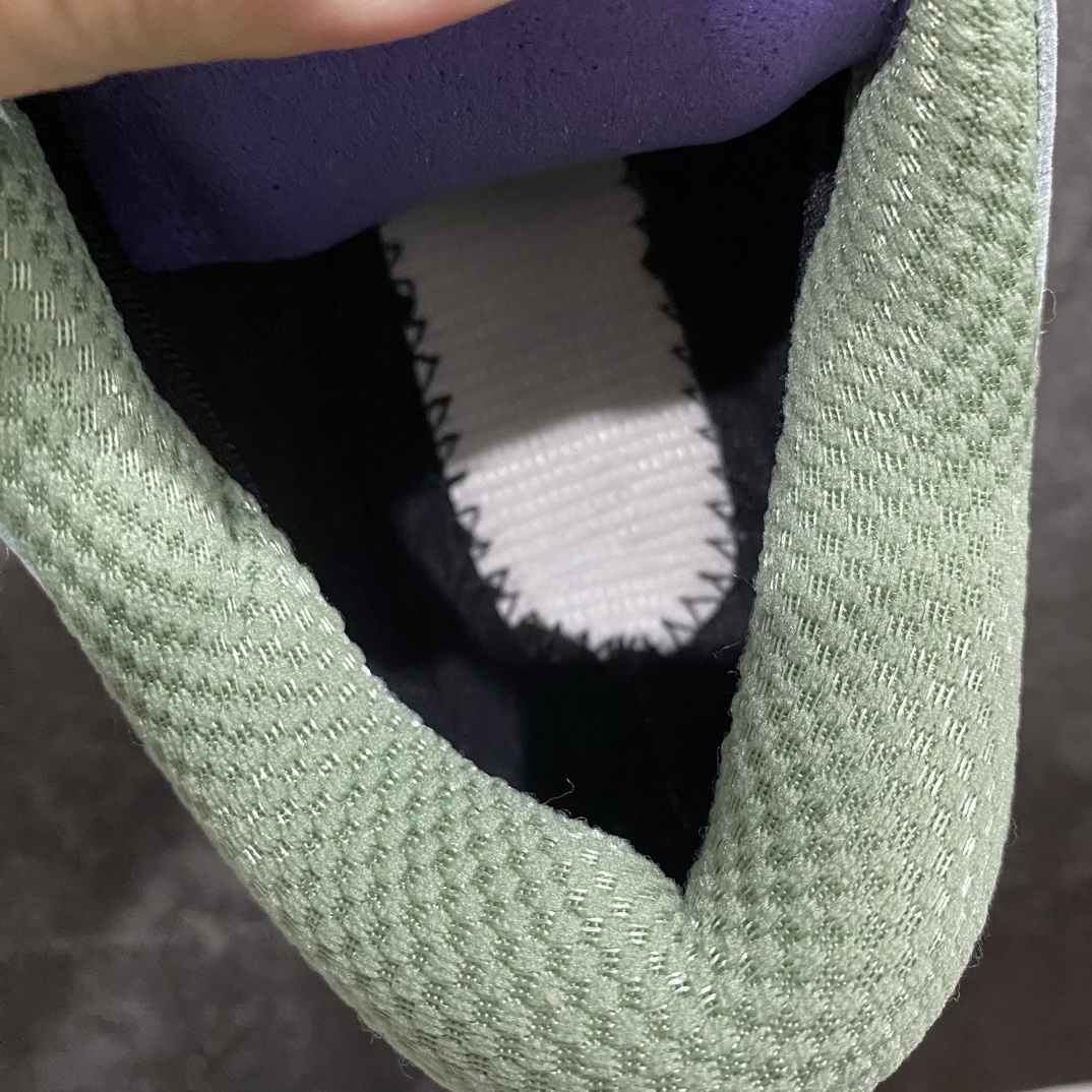 图片[6]-HOKA ONE ONE Kaha 2 GTX 耐磨減震低帮户外功能运动鞋 卡哈系列厚底轻量坦克军靴户外登山运动鞋 正品代工厂版 原楦数据开发版型 采用磨砂牛剖革鞋面材质 轻量化材料Fresh Foam超轻量中底 复古老爹厚底旅游鞋火了 最潮户外鞋 2009年由法籍超马跑者 Nicolas Mermoud 及 Jean-Luc Diard 成立的运动鞋品牌 HOKA ONE ONE 最让人印象深刻超级厚的鞋底 看起来很重但实际上非常轻盈 轻量厚底的鞋底反而能够给跑者更稳定的缓震效果 在跑界相当有名 也陆续出了登山鞋、徒步鞋、慢跑鞋几种专门鞋款 HOKA ONE ONE 鞋款颜色大多设计萤光或鲜艳色系 搭配上超大的Logo 虽然好穿好走好跑又轻 但称不上时髦 尺码：39 40 41 42 43 44 45 46-选品中心