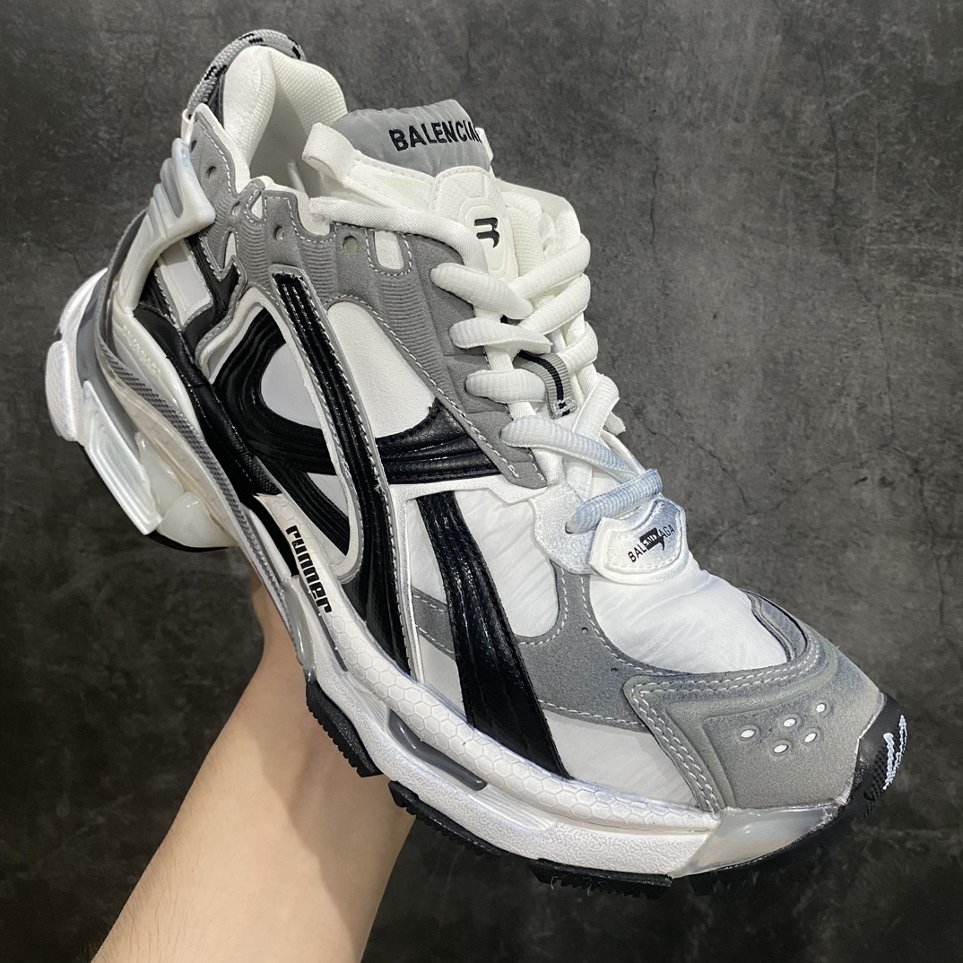 图片[3]-【纯原i8版本】Balenciaga Runner 巴黎世家7.5代 破坏风 手工做旧款复古老爹鞋 白灰黑n全新外贸版本 核心配合工厂优势供应该款是通过溢胶 做旧 缝线等细节 展示了设计师 Demna的运动鞋风格 传递复古感 后侧板 翘起的鞋头 展示了 Demna 在结构上的未来构想 尺码：35 36 37 38 39 40 41 42 43 44 45 46-莆田鞋批发中心