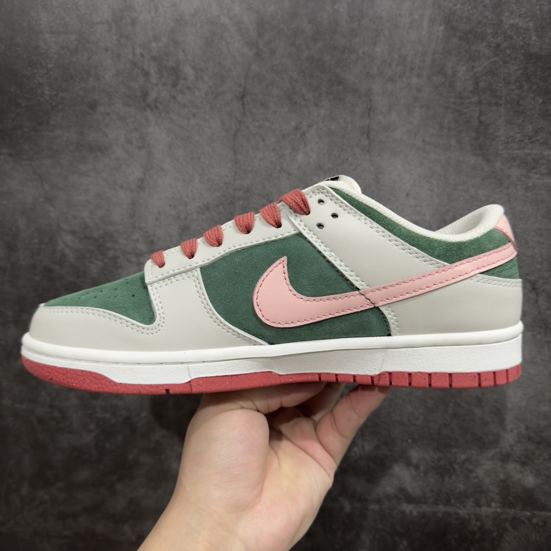 图片[2]-【纯原Y版】Nike SB Dunk Low\”All Petals United\”扣篮系列低帮休闲运动滑板板鞋“鸳鸯粉绿西瓜”FN8923-061n纯原大厂出品 原厂数据 原楦版型清洁度超高 细节到位 用料扎实n采用环保粒面牛剖革组合翻毛皮鞋面材质n鞋垫嵌EVA缓震物料及背胶 耐磨橡胶大底n全鞋采用鸳鸯造型 颜值爆表 造型感十足。 尺码：35.5 36 36.5 37.5 38 38.5 39 40 40.5 41 42 42.5 43 44 44.5 45 46 47.5-莆田鞋批发中心