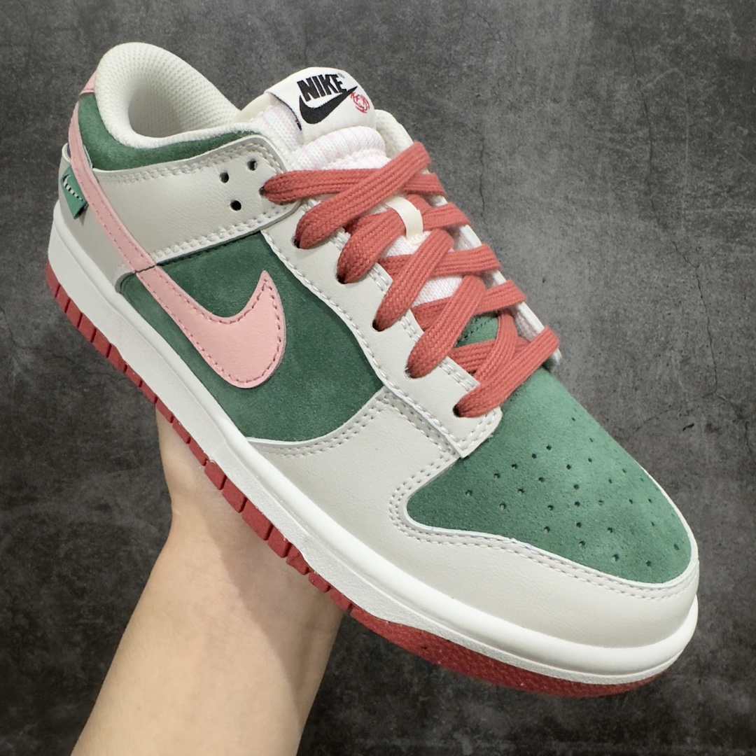 图片[3]-【纯原Y版】Nike SB Dunk Low\”All Petals United\”扣篮系列低帮休闲运动滑板板鞋“鸳鸯粉绿西瓜”FN8923-061n纯原大厂出品 原厂数据 原楦版型清洁度超高 细节到位 用料扎实n采用环保粒面牛剖革组合翻毛皮鞋面材质n鞋垫嵌EVA缓震物料及背胶 耐磨橡胶大底n全鞋采用鸳鸯造型 颜值爆表 造型感十足。 尺码：35.5 36 36.5 37.5 38 38.5 39 40 40.5 41 42 42.5 43 44 44.5 45 46 47.5-莆田鞋批发中心