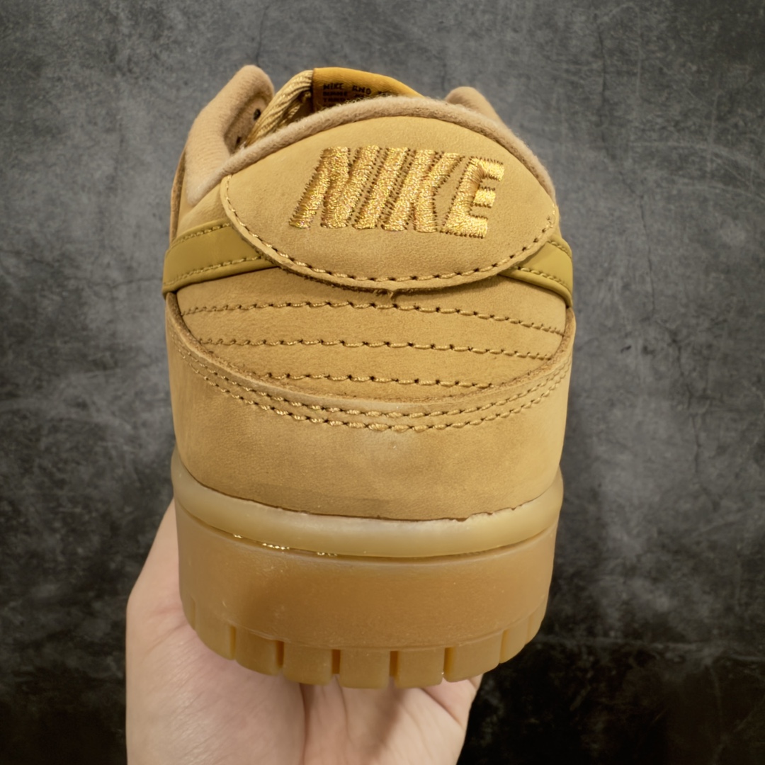 图片[4]-【定制版】Nike SB Dunk Low“麂皮小麦”  周年高端定制 低帮休闲板鞋 定制鞋盒 大厂纯原品质出货 超高清洁度 皮料切割干净无任何毛边 细节完美n 货号: CJ9179-200 Size: 36 36.5 37.5 38 38.5 39 40 40.5 41 42 42.5 43 44 44.5 45-莆田鞋批发中心