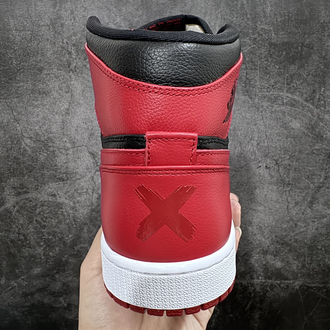 图片[4]-【莞产DG版本】Air Jordan 1 High  \” Banned\” 黑红禁穿 2011版 AJ1乔1高帮文化篮球鞋 432001-001国内一线头部知名大厂出品 知名厂牌同源 原鞋原楦头纸板开发 极致一眼正品既视感 原厂漆皮皮料打造 整体楦型 正确鞋垫背胶 中底拉帮 飞翼3D高频深度立体 等各方细节做工完美呈现 最大限度还原公司正品 实拍如图所示 所见即所得 尺码：40.5 41 42 42.5 43 44 44.5 45 46 47.5-莆田鞋批发中心