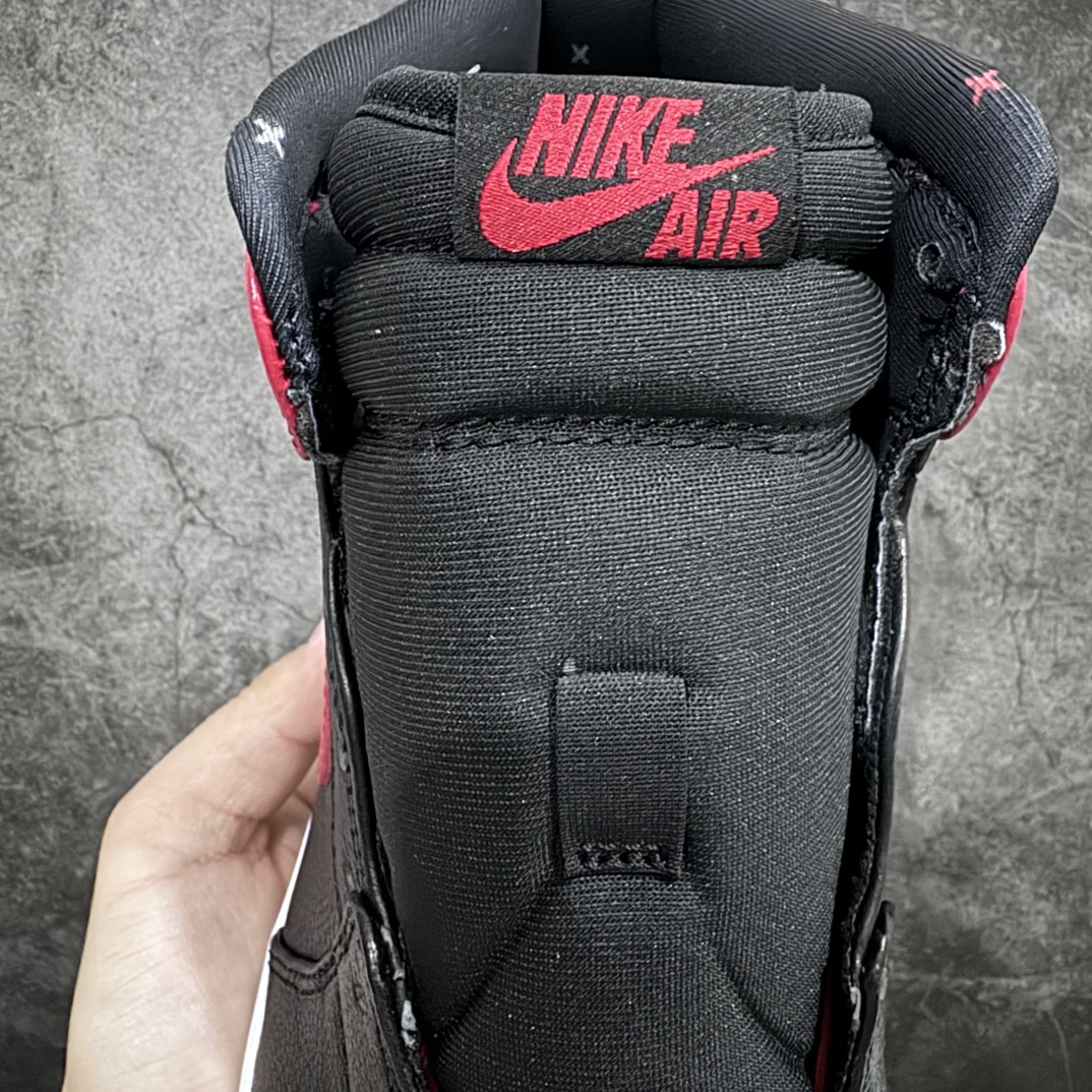 图片[6]-【莞产DG版本】Air Jordan 1 High  \” Banned\” 黑红禁穿 2011版 AJ1乔1高帮文化篮球鞋 432001-001国内一线头部知名大厂出品 知名厂牌同源 原鞋原楦头纸板开发 极致一眼正品既视感 原厂漆皮皮料打造 整体楦型 正确鞋垫背胶 中底拉帮 飞翼3D高频深度立体 等各方细节做工完美呈现 最大限度还原公司正品 实拍如图所示 所见即所得 尺码：40.5 41 42 42.5 43 44 44.5 45 46 47.5-莆田鞋批发中心