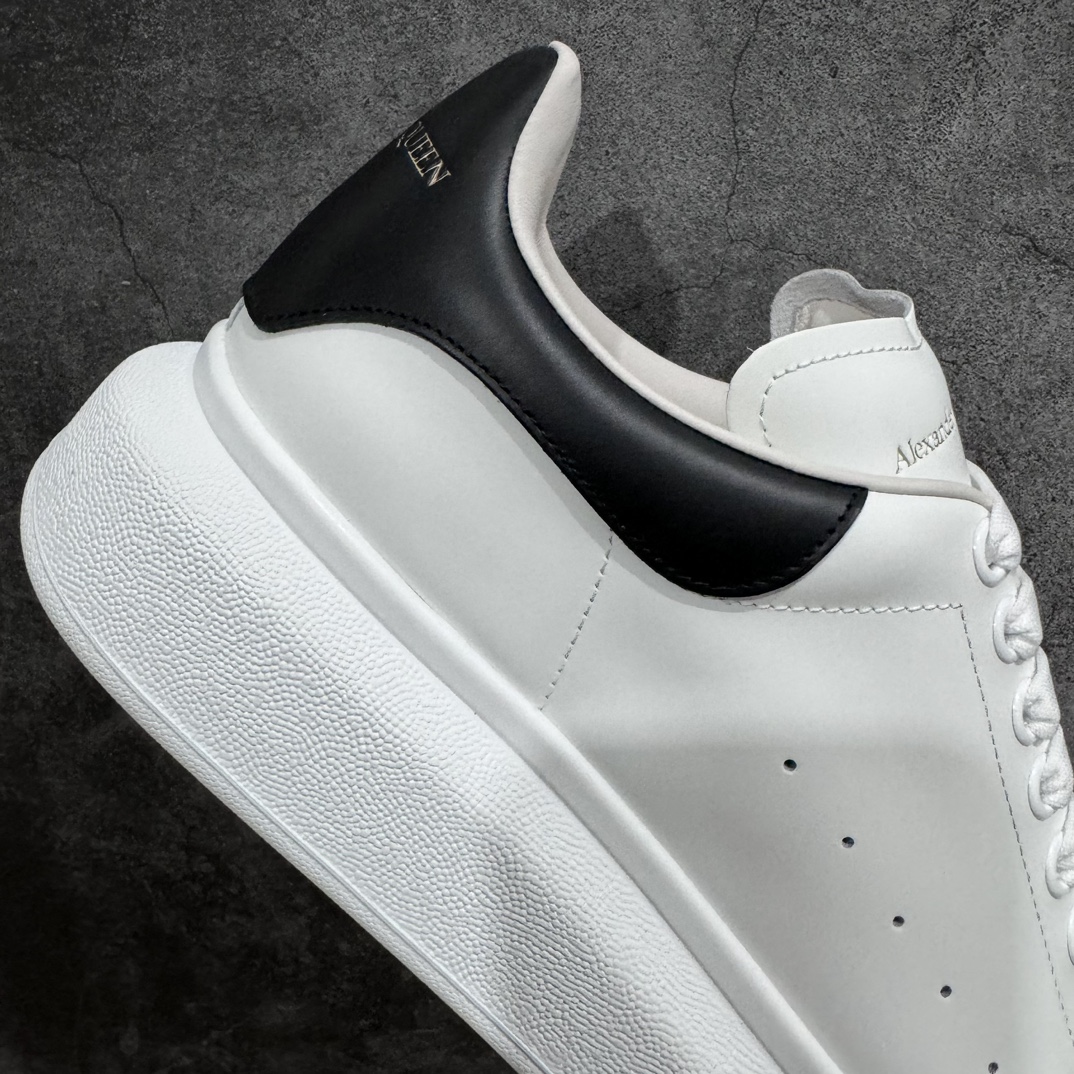 480 麦昆Alexander McQueen Oversized Sneakers 低帮时装厚底休闲运动小白板鞋