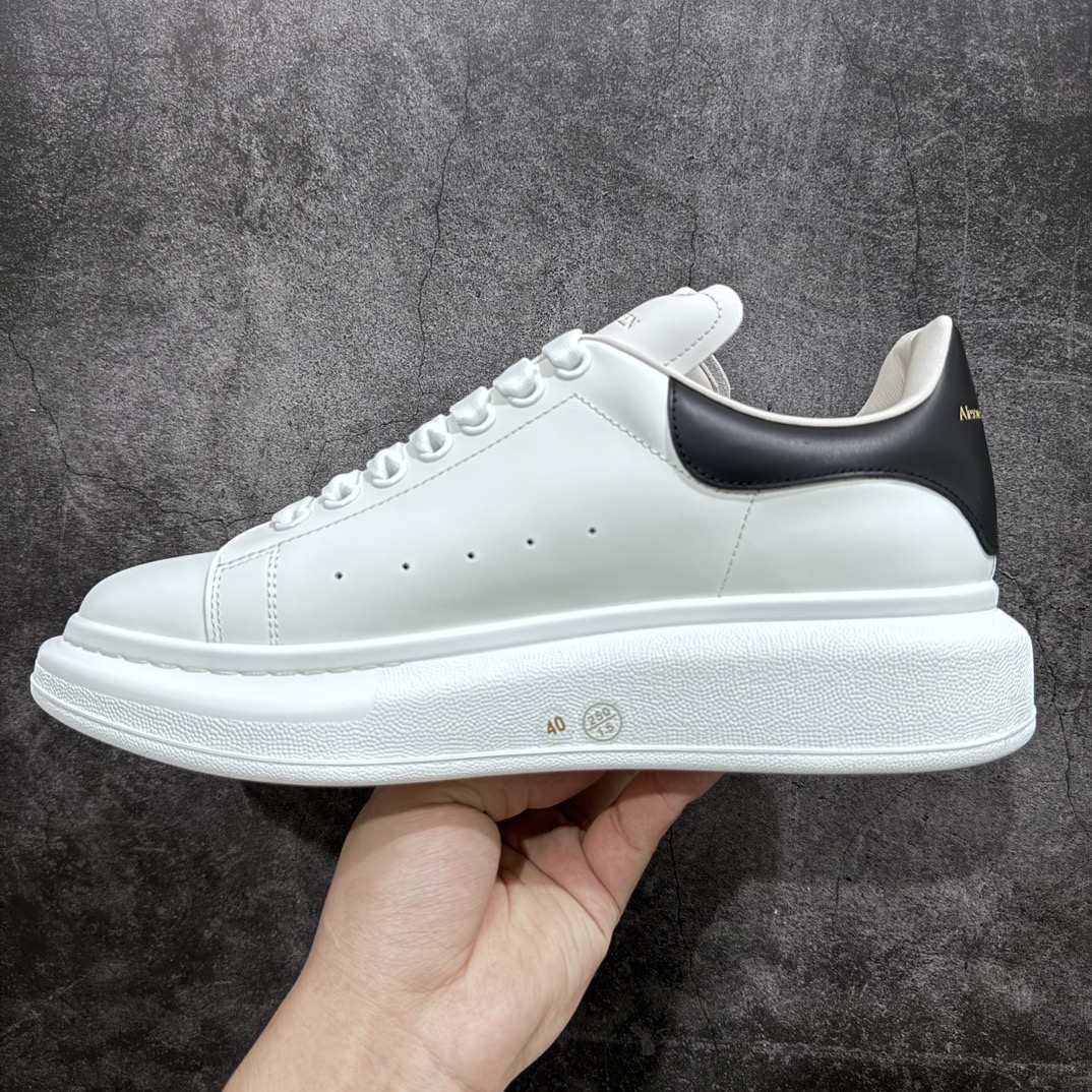 480 麦昆Alexander McQueen Oversized Sneakers 低帮时装厚底休闲运动小白板鞋