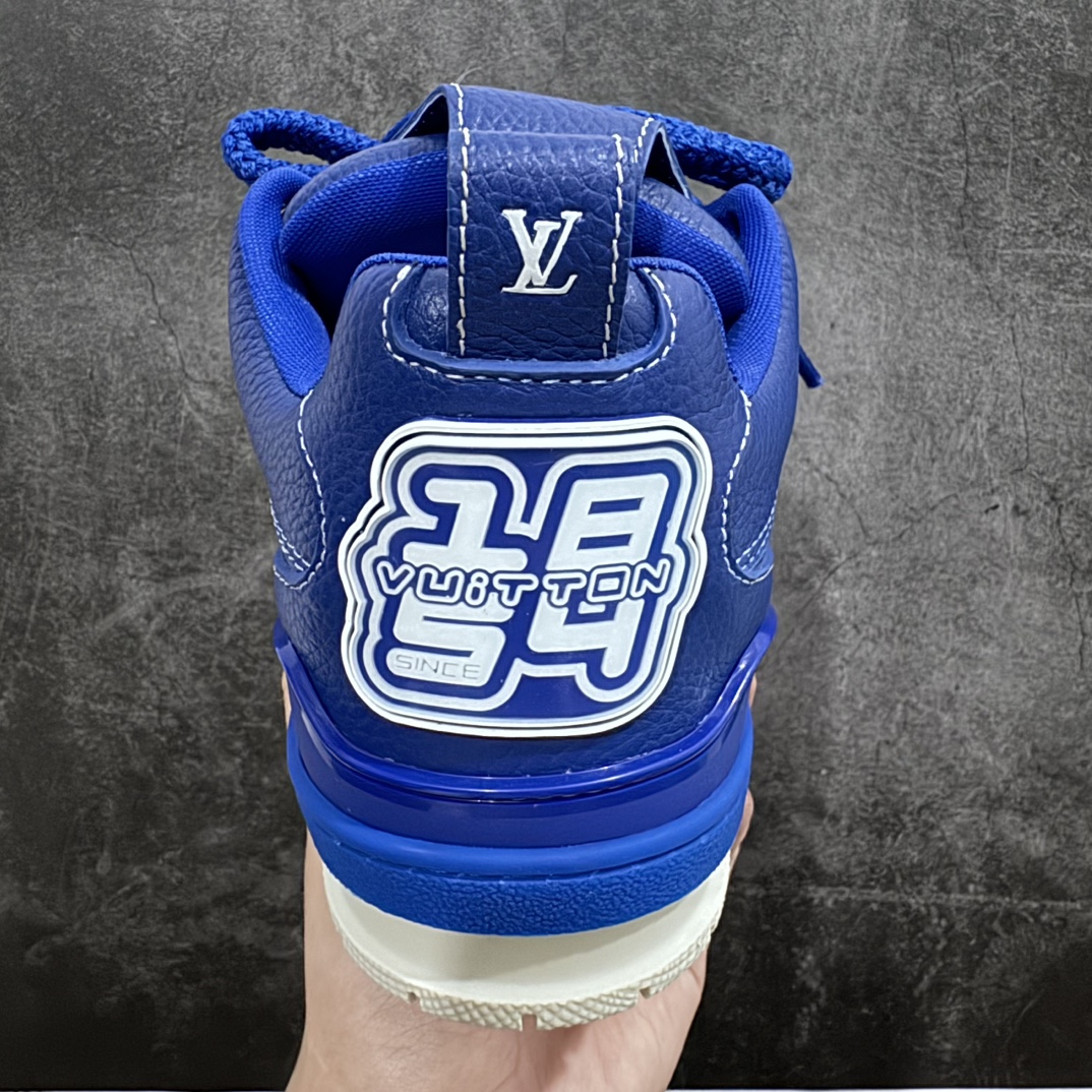 图片[4]-【广东顶级纯原】路易威登Louis Vuitton LV Skate 1854 Low Sneaker LV54系列低帮复古百搭休闲运动文化滑板板鞋nn此次以粒面牛皮革焕新呈现 大号四叶草Monogram 花卉绽放一侧，加垫鞋领和鞋舌援引滑板鞋设计，科技双鞋带和橡胶外底完善整体n采用进口固色与粒面牛剖革结合科技网格面料鞋面材质  鞋垫嵌入超软脚感EVA物料 后跟耐弯折滴塑支撑片全新开发TPU光泽组合隔色鞋底 附送快递加固包装壳nSize ：35-45-莆田鞋批发中心