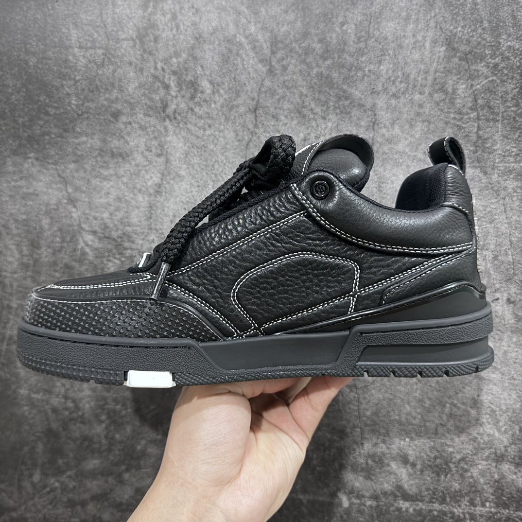 图片[2]-【广东顶级纯原】路易威登Louis Vuitton LV Skate 1854 Low Sneaker LV54系列低帮复古百搭休闲运动文化滑板板鞋nn此次以粒面牛皮革焕新呈现 大号四叶草Monogram 花卉绽放一侧，加垫鞋领和鞋舌援引滑板鞋设计，科技双鞋带和橡胶外底完善整体n采用进口固色与粒面牛剖革结合科技网格面料鞋面材质  鞋垫嵌入超软脚感EVA物料 后跟耐弯折滴塑支撑片全新开发TPU光泽组合隔色鞋底 附送快递加固包装壳nSize ：35-45-莆田鞋批发中心