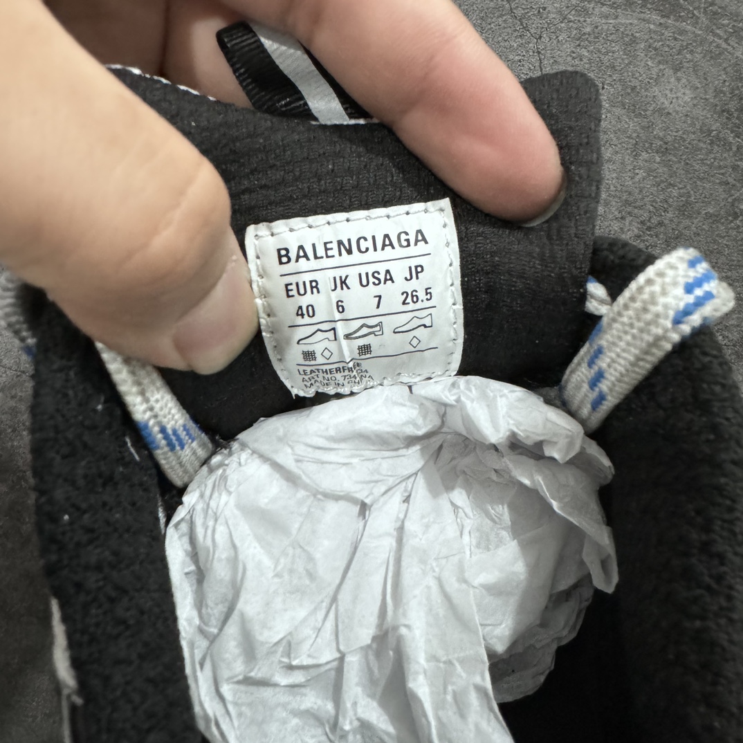 图片[6]-【总裁版】BALENCIAGA 3XL Sneakers 巴黎世家十代网布系带低帮走秀复古老爹鞋 白灰蓝全套原纸板楦头开发 最原汁原味的灵魂版型全鞋荧光划线卡点 胶水把控整洁度追求极致完美每一双都是工艺品 多重QC质检 超越公司货的品控标准实实在在的免检产品 原盒原配 正确字体电绣 粗细、位置、大小正确 侧边TPU 透气孔匹配意产原版 正确分离大底 TPU软底 原版一致大底LOGO 立体感十足 原厂皮料水洗做旧 采购原厂网纱 不含皮革 网布材料和聚氨酯 磨损效果 鞋头边缘和后帮 Balenciaga 徽标 鞋面和后跟凸印尺码 鞋舌 3XL 橡胶品牌标识和反光细节 鞋帮拉袢和鞋舌拉祥 配反光细节 备用鞋带在鞋履前侧 可在穿着前取下 便于不同造型搭配 正常尺码  尺码：35 36 37 38 39 40 41 42 43 44 45 46-莆田鞋批发中心