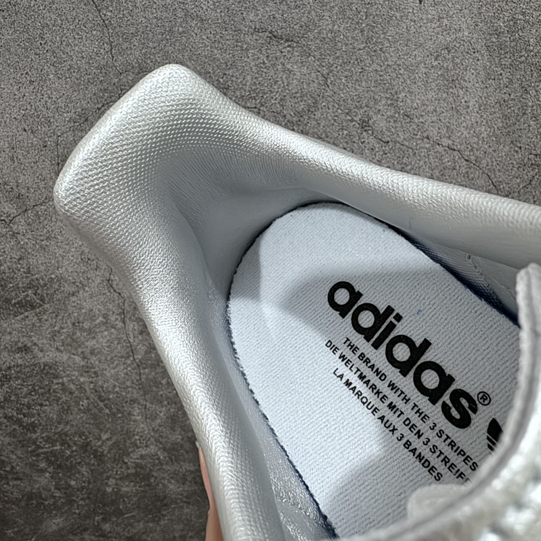 图片[7]-【纯原版本】阿迪达斯三叶草Adidas Originals Samba Vegan OG”SPD“桑巴舞系列绅士德训足球风百搭低帮休闲运动板鞋“银雾公主蕾丝边焦糖底” 货号：B75806nn全新高端零售平台专供品质出货全鞋身采用细腻甩纹头层牛皮 包括鞋舌也是头层皮立体Samba烫金 后跟港宝定型 皮料切割超高清洁度 私模大底 非市面公底 多次调试无色差大底 高价零售首选品质‼️ 尺码：36 36.5 37 38 38.5 39 40 40.5 41 42 42.5 43 44 44.5 45 46nn-莆田鞋批发中心