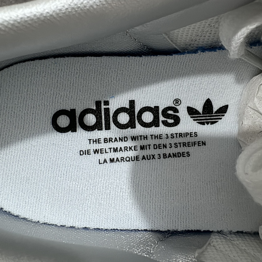 图片[5]-【纯原版本】阿迪达斯三叶草Adidas Originals Samba Vegan OG”SPD“桑巴舞系列绅士德训足球风百搭低帮休闲运动板鞋“银雾公主蕾丝边焦糖底” 货号：B75806nn全新高端零售平台专供品质出货全鞋身采用细腻甩纹头层牛皮 包括鞋舌也是头层皮立体Samba烫金 后跟港宝定型 皮料切割超高清洁度 私模大底 非市面公底 多次调试无色差大底 高价零售首选品质‼️ 尺码：36 36.5 37 38 38.5 39 40 40.5 41 42 42.5 43 44 44.5 45 46nn-莆田鞋批发中心