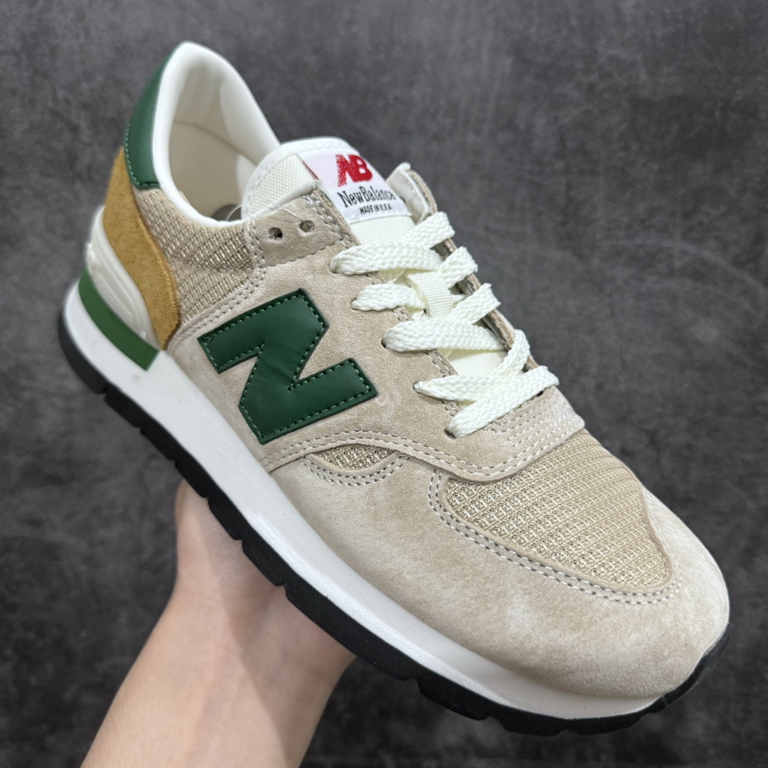 图片[3]-【K版纯原】New Balance Made in USA NB990V1 新百伦高端美产系列低帮经典复古休闲运动慢跑鞋 M990TG1n1982 年，New Balance 990v1 横空出世。它是 New Balance 第一双「Made in USA」的美产球鞋，纯手工打造，搭载了 MCD 足跟稳定系统，3 层结构的 EVA 中底，以及意大利产的 Vibram 大底！每处设计都代表着 New Balance 当年的尖端科技！那个年代，运动鞋的均价不过 10 美元左右，而 New Balance 990v1 的定价却是 100 美元 ～ 高昂的定价并没有使它滞销，反而 1 年之内卖了 5 万双！990v1 作为 New Balance 99X 家族的鼻祖，它奠定了整个系列的基调，而且影响了无数的后续设计，意义深远。在这个复古跑大热的时代里，个人认为990是依然非常值得购入的球鞋之一，不管是海军蓝，黑白，或者是灰色，都是追求舒适脚感，朴实外形鞋友的好选择！ 尺码：36 37 37.5 38 38.5 39 40 40.5 41 42 42.5 43 44 45-莆田鞋批发中心