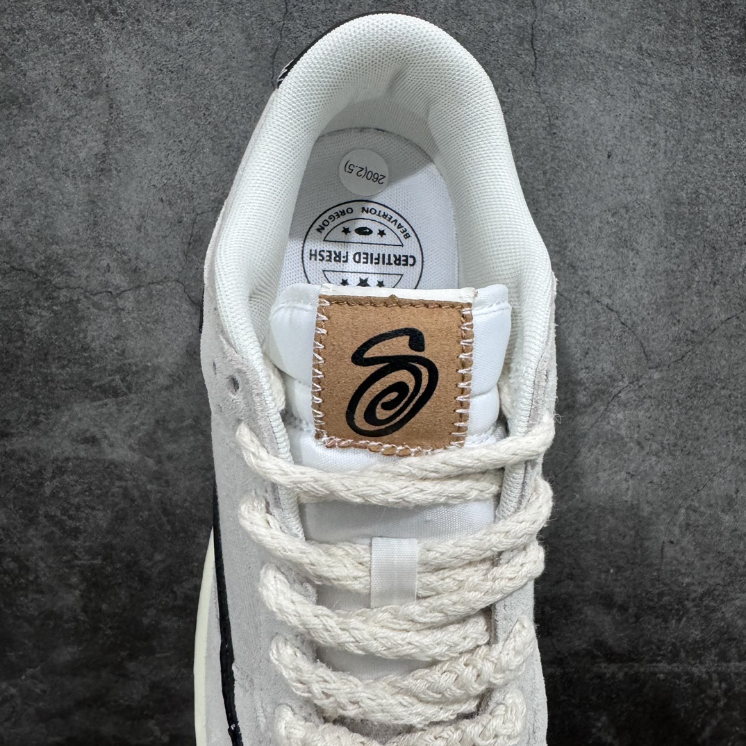 图片[7]-【纯原Z版】Stussy x NK SB Dunk Low 斯图西联名 米白 DD9776-068 独家原厂航空铝磨具打磨大底 鞋头坡度极致还原 原盒原配 圈内天花板工艺 原厂冲刀 超高清洁度 全鞋零毛边皮料切割 全套原楦原模倾力打造完美版型 采用原厂百宏鞋带以及原厂百宏织唛舌标 内标可供原厂几率过验 原厂中底布黄色点胶 原厂中底布拉帮走线遵循公司‼️nSIZE：36 36.5 37.5 38 38.5 39 40 40.5 41 42 42.5 43 44 44.5 45 46-莆田鞋批发中心