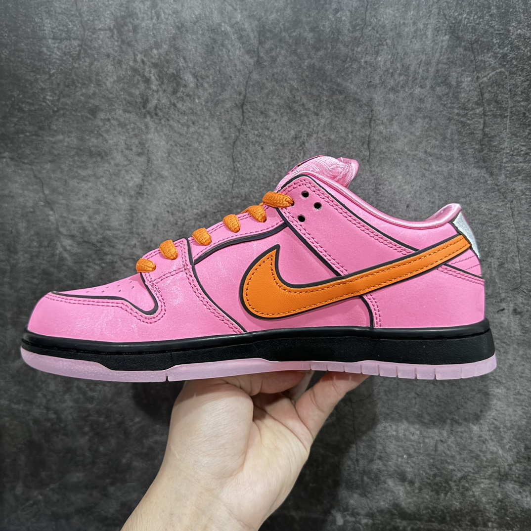 图片[2]-【Top版本】The Powerpuff Girls x NK SB Dunk Low 飞天小女警联名 粉色花花 FD2631-600全套原楦原模倾力打造完美版型 独家原厂航空铝磨具打磨大底 鞋头坡度极致还原 无解鞋型 原盒原配 圈内天花板工艺 原厂冲刀 超高清洁度 全鞋零毛边皮料切割 采用原厂百宏鞋带以及原厂百宏织唛舌标 内标可供原厂几率过验 原厂中底布点胶 原厂中底布拉帮走线遵循公司 SIZE：35.5 36 36.5 37.5 38 38.5 39 40 40.5 41 42 42.5 43 44 44.5 45 46 47.5-莆田鞋批发中心