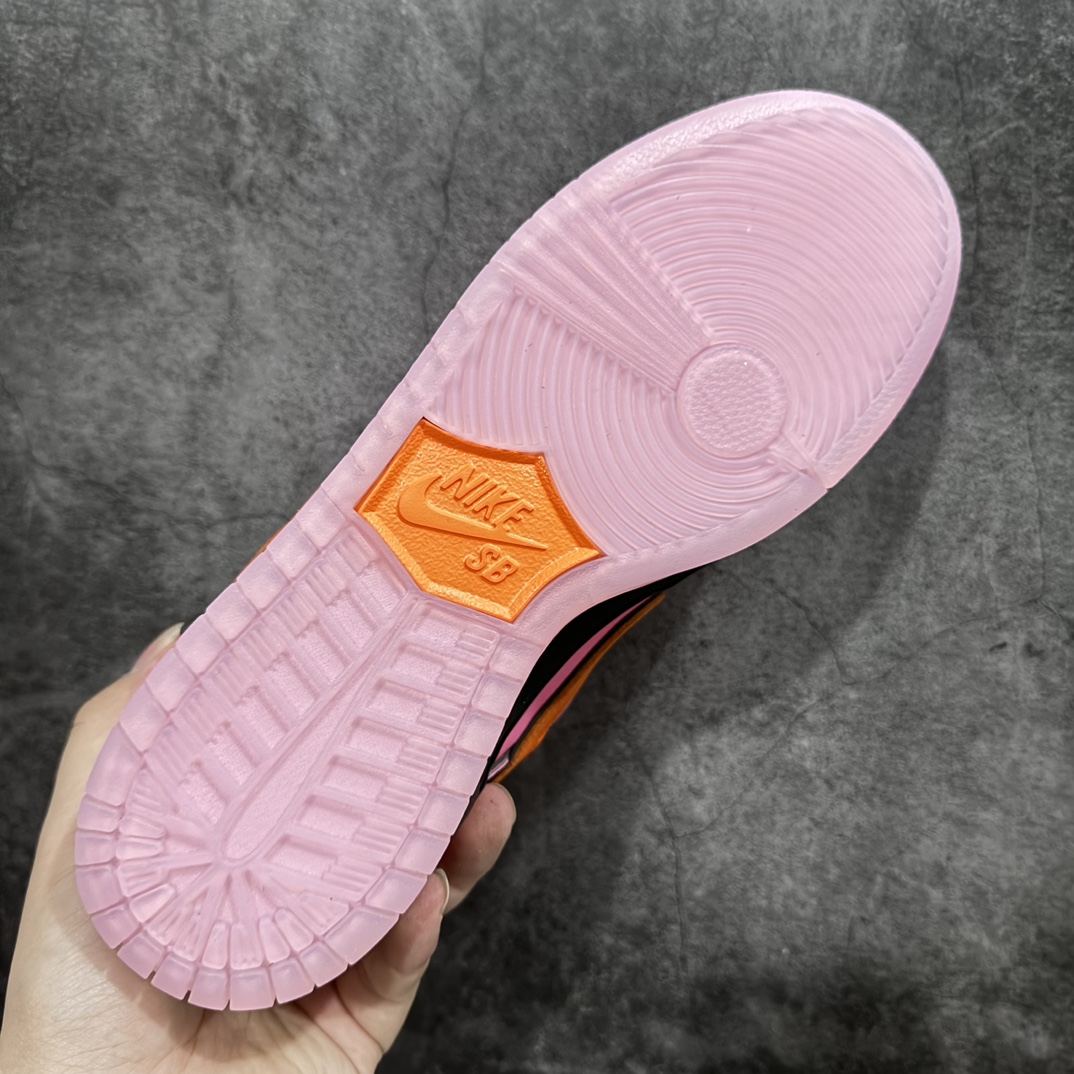 图片[9]-【Top版本】The Powerpuff Girls x NK SB Dunk Low 飞天小女警联名 粉色花花 FD2631-600全套原楦原模倾力打造完美版型 独家原厂航空铝磨具打磨大底 鞋头坡度极致还原 无解鞋型 原盒原配 圈内天花板工艺 原厂冲刀 超高清洁度 全鞋零毛边皮料切割 采用原厂百宏鞋带以及原厂百宏织唛舌标 内标可供原厂几率过验 原厂中底布点胶 原厂中底布拉帮走线遵循公司 SIZE：35.5 36 36.5 37.5 38 38.5 39 40 40.5 41 42 42.5 43 44 44.5 45 46 47.5-莆田鞋批发中心