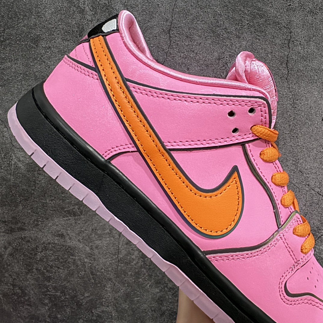 图片[7]-【Top版本】The Powerpuff Girls x NK SB Dunk Low 飞天小女警联名 粉色花花 FD2631-600全套原楦原模倾力打造完美版型 独家原厂航空铝磨具打磨大底 鞋头坡度极致还原 无解鞋型 原盒原配 圈内天花板工艺 原厂冲刀 超高清洁度 全鞋零毛边皮料切割 采用原厂百宏鞋带以及原厂百宏织唛舌标 内标可供原厂几率过验 原厂中底布点胶 原厂中底布拉帮走线遵循公司 SIZE：35.5 36 36.5 37.5 38 38.5 39 40 40.5 41 42 42.5 43 44 44.5 45 46 47.5-莆田鞋批发中心