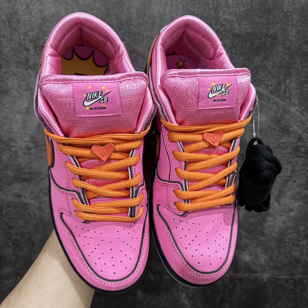 380 【Top版本】The Powerpuff Girls x Nike  SB Dunk Low 飞天小女警联名 粉色花花 FD2631-600