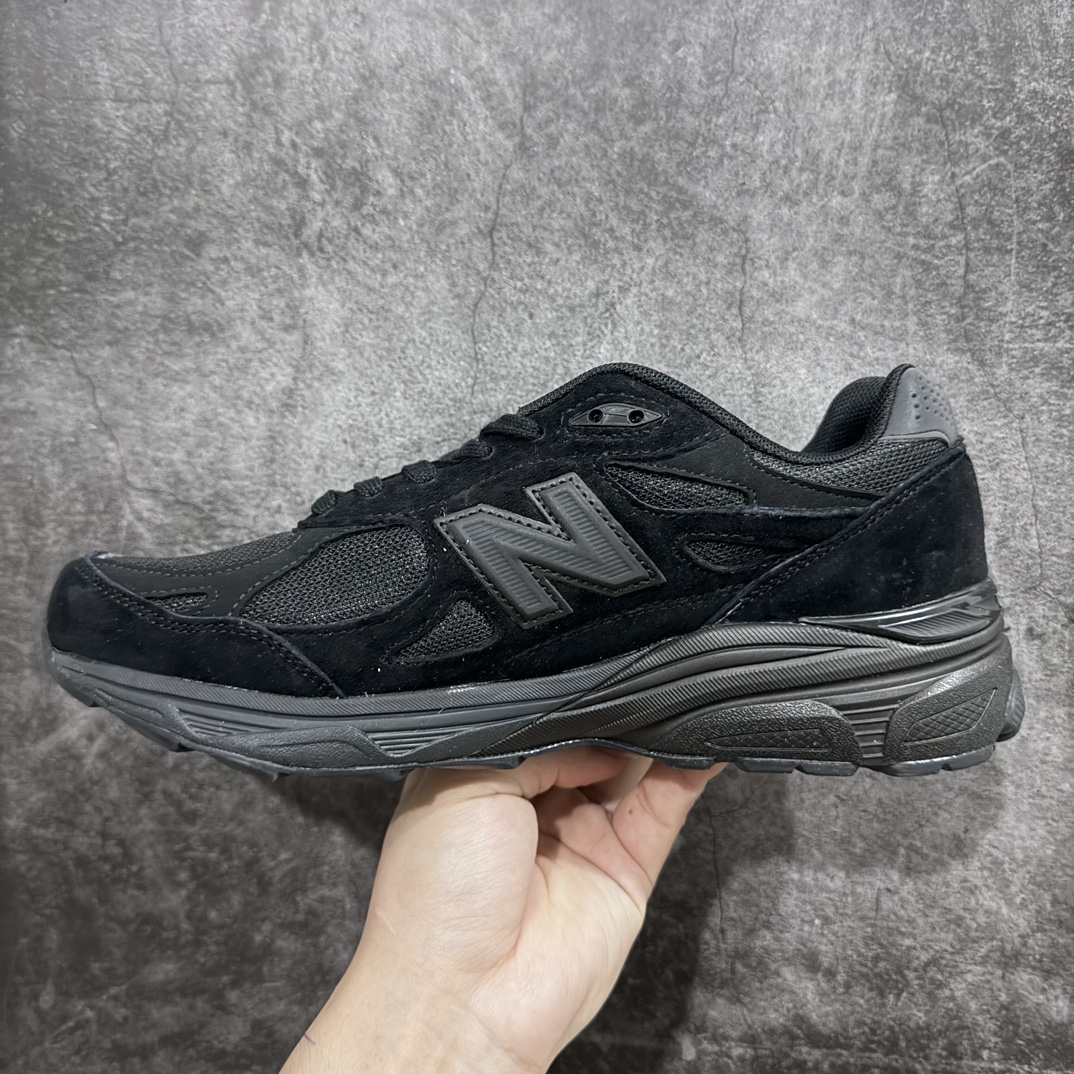 图片[2]-【K版纯原】 New Balance NB990V3 纯黑美产 第三代总统复古慢跑鞋M990TB3nn正确3M反光细节 原楦原纸版开发 正确6层组合底模精密开发 搭载全新碳素中底 后跟透明TPU水晶装饰条稳固 沿用了引以为傲的跑鞋手工技艺 采用猪皮绒面并包裹局部透气网面的鞋身设计 菱网鞋舌上刻有New Balance USA 鞋面依旧身着经典的大热之灰 彰显了其高端的品质身份  尺码：36 37 37.5 38 38.5 39 40 40.5 41.5 42 42.5 43 44 45-莆田鞋批发中心