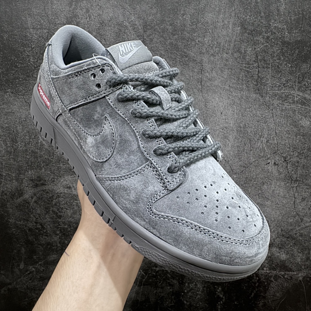 图片[3]-【定制版】Supreme x Nk SB Dunk Low 联名—大地灰 周年高端定制 低帮休闲板鞋 FC1688-121n#定制鞋盒 大厂纯原品质出货 超高清洁度 皮料切割干净无任何毛边 细节完美 尺码：36 36.5 37.5 38 38.5 39 40 40.5 41 42 42.5 43 44 44.5 45-莆田鞋批发中心