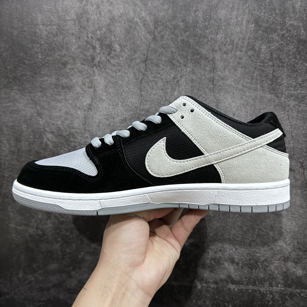 图片[2]-NIKE DUNK SB LOW 黑白奥利奥nDunk SB顾名思义，具有经典的Dunk血缘，又注入了更多的时尚元素。相较于普通的Dunk滑板鞋，改良版的Dunk SB加厚了鞋舌的填充，使舒适性大大提升，同时也更方便穿脱；中底部分则加入了脚感柔软舒适Zoom Air气垫，有效吸收滑板等极限运动在落地时带来的冲击力，为街头运动者们提供更好的保护  货号：854866-001 尺码：39 40 40.5 41 42 42.5 43 44 45-莆田鞋批发中心