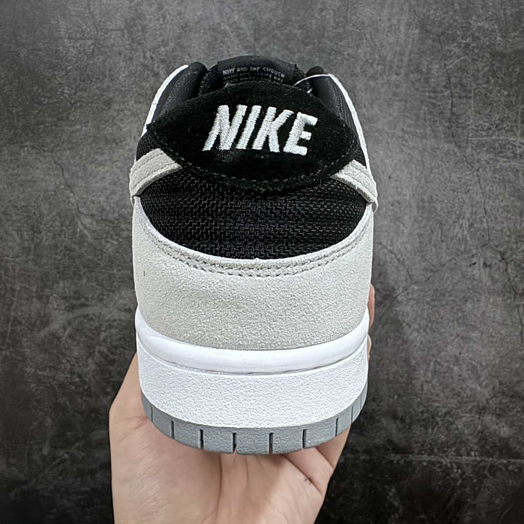 图片[4]-NIKE DUNK SB LOW 黑白奥利奥nDunk SB顾名思义，具有经典的Dunk血缘，又注入了更多的时尚元素。相较于普通的Dunk滑板鞋，改良版的Dunk SB加厚了鞋舌的填充，使舒适性大大提升，同时也更方便穿脱；中底部分则加入了脚感柔软舒适Zoom Air气垫，有效吸收滑板等极限运动在落地时带来的冲击力，为街头运动者们提供更好的保护  货号：854866-001 尺码：39 40 40.5 41 42 42.5 43 44 45-莆田鞋批发中心