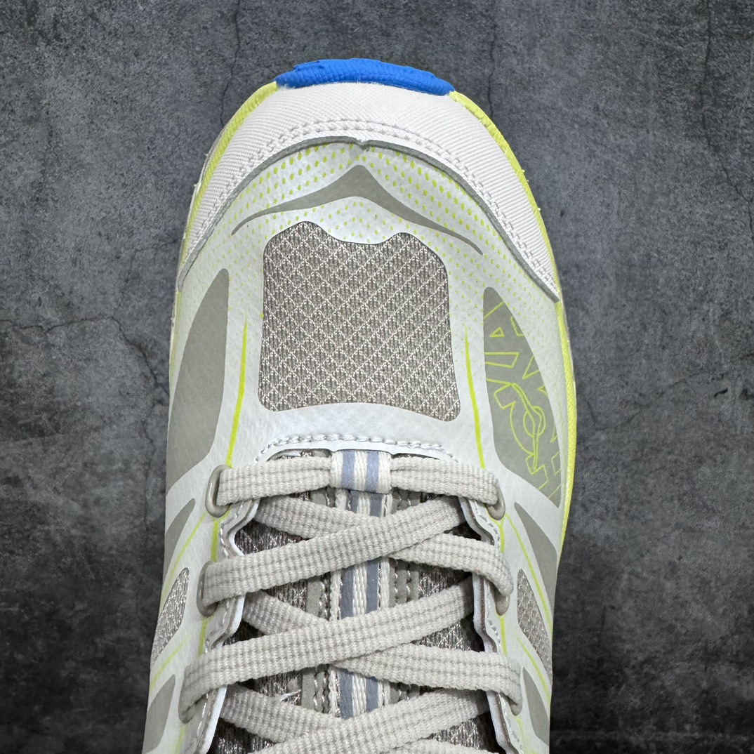 图片[5]-【公司级】HOKA ONE ONE Mafate Speed 2 Low 玛法特2代系列低帮轻量户外越野休闲运动慢跑鞋 HOKA ONE ONE 最近推出了一个胶囊系列 Origin Story 这个系列里的 Mafate Speed 2 可以说让我日思夜想有一阵子了 最近终于拔草 让我来分享一下这双也是上脚赞到爆的越野跑鞋吧 以阿尔卑斯山脉作为主题将亮黄色与蓝色调覆盖在这经典轮廓之上 配色的呈现效果相当亮眼 以至于很多人买这个配色是用来日常搭配的 鞋面采用超轻的无缝架构 轻薄的TPU贴在透气的鞋面材料上 减轻重量同时也保证了支撑性 鞋底则采用滚动平衡技术 引导跑者回归自然步态 祖传的神奇EVA材质中底依旧是一如既往地表现优秀 能提供充足的缓震 作为HOKA家的越野跑鞋 VIBRAM 橡胶大底也是必不可少的 即便在复杂湿滑的地形 依旧能有良好的抓地力及稳定性 鞋带采用了弹性不易松脱的扁宽弹性鞋带 前掌与中掌部分也进行了加宽 也更加适合亚洲人的脚型 是一款十分全面且足够强悍的户外硬核越野鞋 而这双极其亮眼的越野跑鞋恰好又是在江山一百中参赛的UTMB冠军 Ludovic POMMERET 夺冠时穿着的战靴 这就让它变得更加有吸引力了 用来日常搭配的话短裤是基本不挑 长裤我个人推荐阔腿裤 工装裤以及各种长筒牛仔裤都可以 尺码：36 36.5 37.5 38 38.5 39 40 40.5 41 42 42.5 43 44 44.5 45-选品中心