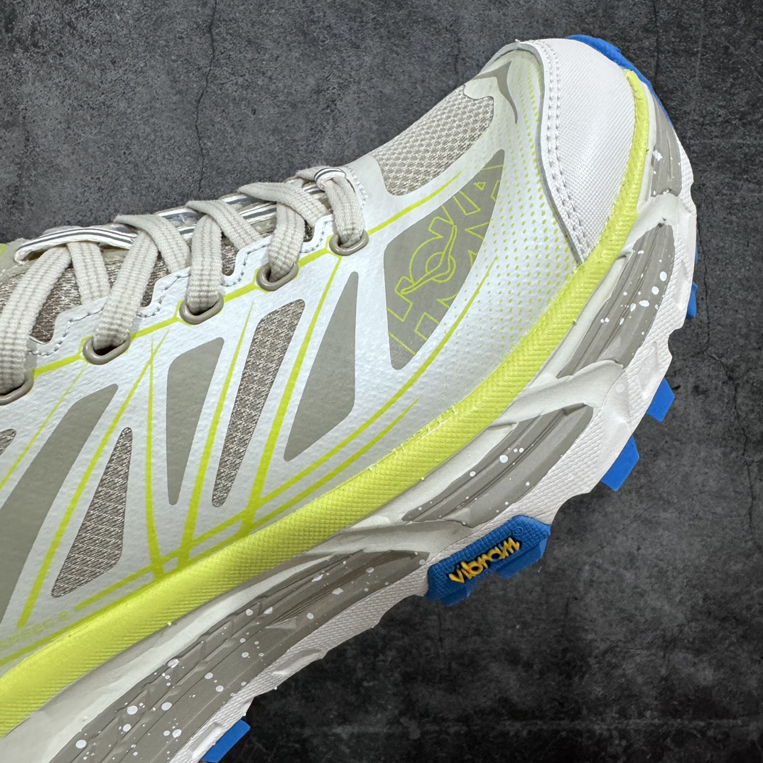图片[6]-【公司级】HOKA ONE ONE Mafate Speed 2 Low 玛法特2代系列低帮轻量户外越野休闲运动慢跑鞋 HOKA ONE ONE 最近推出了一个胶囊系列 Origin Story 这个系列里的 Mafate Speed 2 可以说让我日思夜想有一阵子了 最近终于拔草 让我来分享一下这双也是上脚赞到爆的越野跑鞋吧 以阿尔卑斯山脉作为主题将亮黄色与蓝色调覆盖在这经典轮廓之上 配色的呈现效果相当亮眼 以至于很多人买这个配色是用来日常搭配的 鞋面采用超轻的无缝架构 轻薄的TPU贴在透气的鞋面材料上 减轻重量同时也保证了支撑性 鞋底则采用滚动平衡技术 引导跑者回归自然步态 祖传的神奇EVA材质中底依旧是一如既往地表现优秀 能提供充足的缓震 作为HOKA家的越野跑鞋 VIBRAM 橡胶大底也是必不可少的 即便在复杂湿滑的地形 依旧能有良好的抓地力及稳定性 鞋带采用了弹性不易松脱的扁宽弹性鞋带 前掌与中掌部分也进行了加宽 也更加适合亚洲人的脚型 是一款十分全面且足够强悍的户外硬核越野鞋 而这双极其亮眼的越野跑鞋恰好又是在江山一百中参赛的UTMB冠军 Ludovic POMMERET 夺冠时穿着的战靴 这就让它变得更加有吸引力了 用来日常搭配的话短裤是基本不挑 长裤我个人推荐阔腿裤 工装裤以及各种长筒牛仔裤都可以 尺码：36 36.5 37.5 38 38.5 39 40 40.5 41 42 42.5 43 44 44.5 45-选品中心