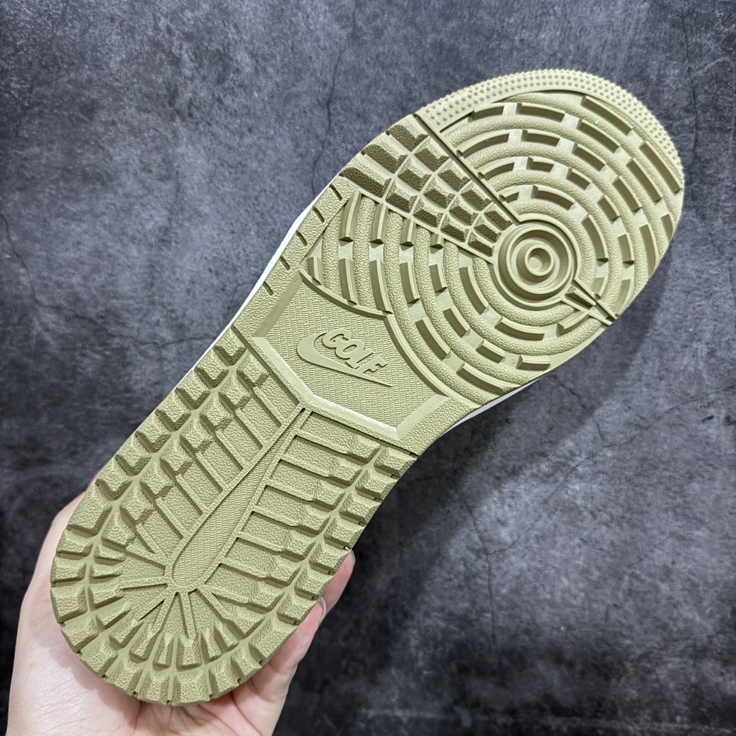 图片[9]-【新DT版】Travis Scott x Air Jordan AJ1 Low Golf \”Olive\” TS联名倒钩高尔夫低帮6.0 FZ3124-200原盒原配 原厂拉帮工艺 针距密度一致 全新升级网板中底 原楦原纸板开发 后跟弧度收口自然不对折 极致一眼正品既视感 原厂皮料 进口玻璃冲刀皮料裁剪零毛边 承诺百分百一致原鞋 全鞋电脑针车工艺 鞋面清洁度最高QC检验标准 控制溢胶 原厂电绣工艺 鞋标鞋盒、防尘纸  均采购来自原厂SIZE：36 36.5 37.5 38 38.5 39 40 40.5 41 42 42.5 43 44 44.5 45 46 47.5-莆田鞋批发中心