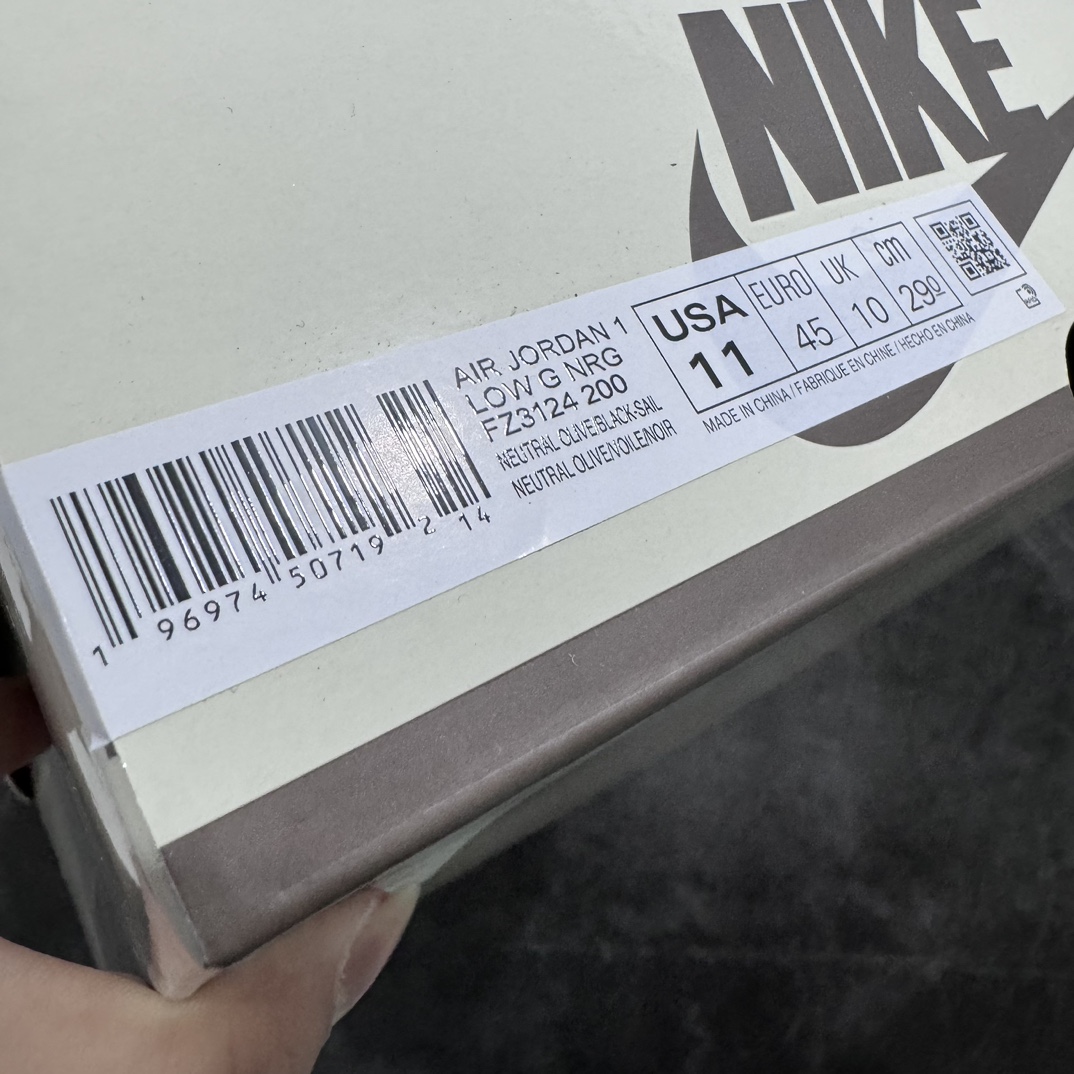 图片[8]-【新DT版】Travis Scott x Air Jordan AJ1 Low Golf \”Olive\” TS联名倒钩高尔夫低帮6.0 FZ3124-200原盒原配 原厂拉帮工艺 针距密度一致 全新升级网板中底 原楦原纸板开发 后跟弧度收口自然不对折 极致一眼正品既视感 原厂皮料 进口玻璃冲刀皮料裁剪零毛边 承诺百分百一致原鞋 全鞋电脑针车工艺 鞋面清洁度最高QC检验标准 控制溢胶 原厂电绣工艺 鞋标鞋盒、防尘纸  均采购来自原厂SIZE：36 36.5 37.5 38 38.5 39 40 40.5 41 42 42.5 43 44 44.5 45 46 47.5-莆田鞋批发中心