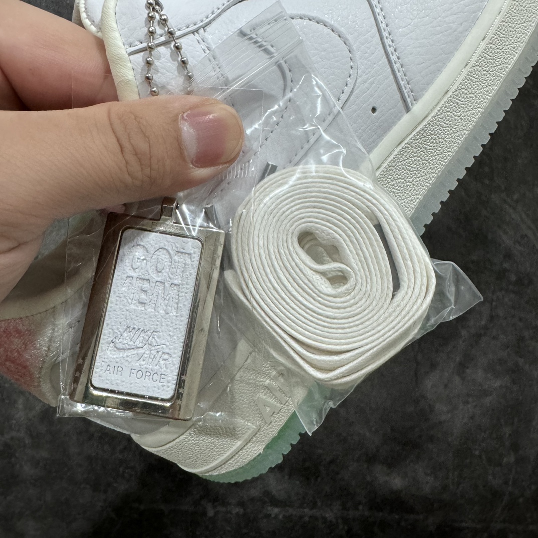 图片[3]-【HY版本】Air Force 1 Low \”GOT\’EM\” 寿桃n随鞋附赠GOT\’EM皮革吊牌, 天鹅绒鞋袋前端鞋带扣n原楦头原纸板 打造纯正空军版型 专注外贸渠道 全掌内置蜂窝气垫原盒配件 原厂中底钢印、拉帮完美 官方同步上架 货号：DC3287-111 Size：36 36.5 37.5 38 38.5 39 40 40.5 41 42 42.5 43 44 44.5 45-莆田鞋批发中心