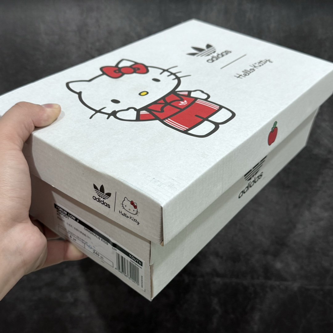 图片[9]-【纯原版】Adidas Original Forum 84 Low OG 定制配色 hello kitty 印花 阿迪达斯 84系列 低帮复古潮流运动板鞋n纯原版 市场最高品质欢迎对比市场其他版本 版型皮料细节明显不一样n原楦原数据开发 采用牛培皮革材质n全头层皮鞋面 原盒原标 专供外贸渠道 货号: IG0301 Size：36 36.5 37.5 38 38.5 39 40-莆田鞋批发中心