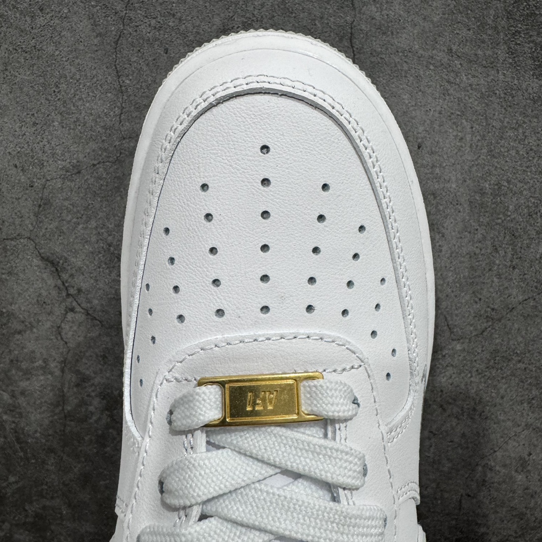 图片[5]-【公司级】Nike Air Force 1\’07\”40th Anniversary/White/Sliver\”空军经典低帮百搭休闲运动板鞋 40周年版白灰亮银小钩 XP9688-760n男女鞋真标半码制n原楦原纸版数据开发版型n采用硬质荔枝纹牛剖皮革鞋面材质 内置全掌Air Sole气垫  尺码：36 36.5 37.5 38 38.5 39 40 40.5 41 42 42.5 43 44 44.5 45-莆田鞋批发中心