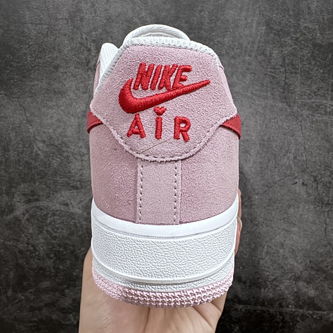 图片[2]-【纯原HY版本】Nike Air Force 1 Low 空军一号 情人节白粉  DD3384-600n内置芯片，可扫码版，支持手机NFC识别n原厂冲刀皮料切割干净 无任何毛边 清洁度细节完美做工细节全方位比对原鞋n原楦原纸板 打造纯正空军 专注外贸渠道全掌内置蜂窝气垫 原盒配件 原厂中底钢印、拉帮完美！ 全套原楦原模倾力打造完美版型！n无解鞋型 原盒原配 超高清洁度 全鞋零毛边皮料切割！n官方原鞋1:1开发-全方位比对原鞋！n复刻官方原厂模具-倾力打造完美版型！！n全掌内置蜂窝气垫-材质用料绝不偷工减料！n全配色更换新一代最新版-鱼鳞纹大底！＋可荧光邦迪车缝线！nSIZE：35.5 36 36.5 37.5 38 38.5 39 40 40.5 41 42 42.5 43 44 44.5 45-莆田鞋批发中心