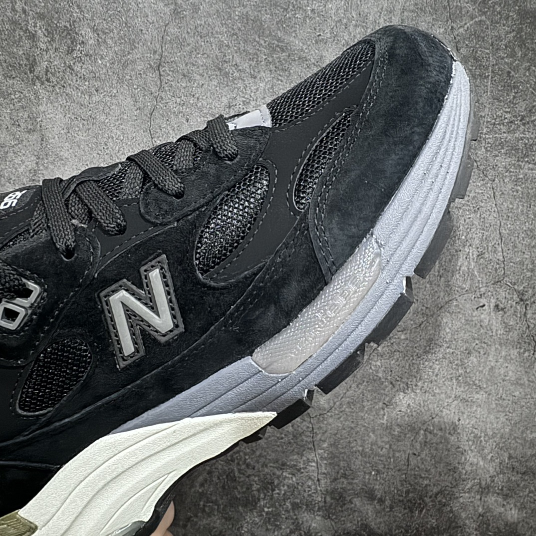 图片[9]-【纯原M版】New Balance M992BL新百伦NB992总统复古慢跑鞋 黑色 正确3M反光细节 原楦原纸版开发 正确6层组合底模精密开发 后跟透明TPU水晶装饰条稳固 沿用了引以为傲的跑鞋手工技艺 采用猪皮绒面并包裹局部透气网面的鞋身设计 菱网鞋舌上刻有New Balance USA 鞋面依旧身着经典的大热之灰 彰显了其高端的品质身份  尺码：36 37 37.5 38 38.5 39 40 40.5 41.5 42 42.5 43 44 45 46.5-莆田鞋批发中心