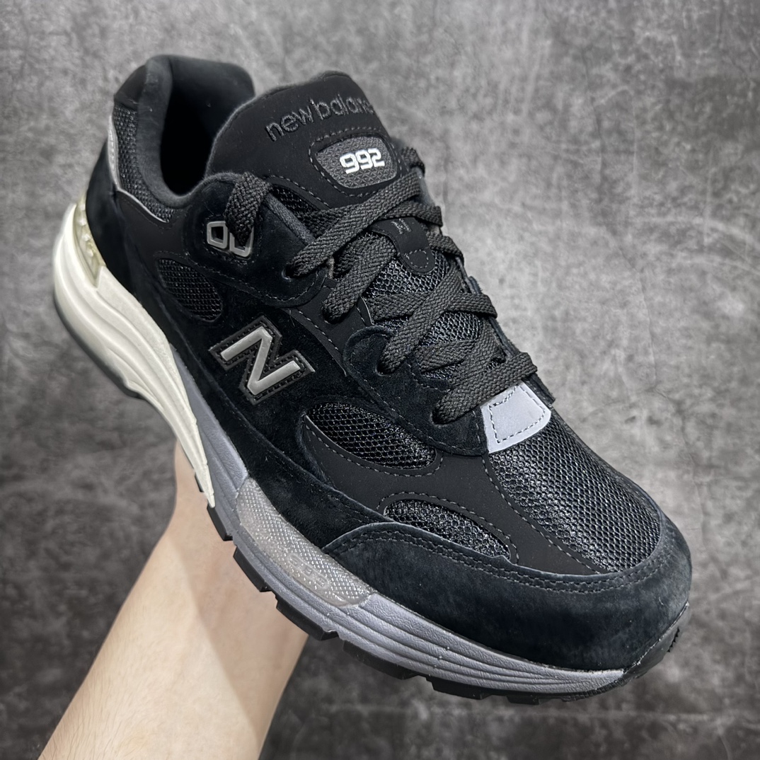 图片[3]-【纯原M版】New Balance M992BL新百伦NB992总统复古慢跑鞋 黑色 正确3M反光细节 原楦原纸版开发 正确6层组合底模精密开发 后跟透明TPU水晶装饰条稳固 沿用了引以为傲的跑鞋手工技艺 采用猪皮绒面并包裹局部透气网面的鞋身设计 菱网鞋舌上刻有New Balance USA 鞋面依旧身着经典的大热之灰 彰显了其高端的品质身份  尺码：36 37 37.5 38 38.5 39 40 40.5 41.5 42 42.5 43 44 45 46.5-莆田鞋批发中心