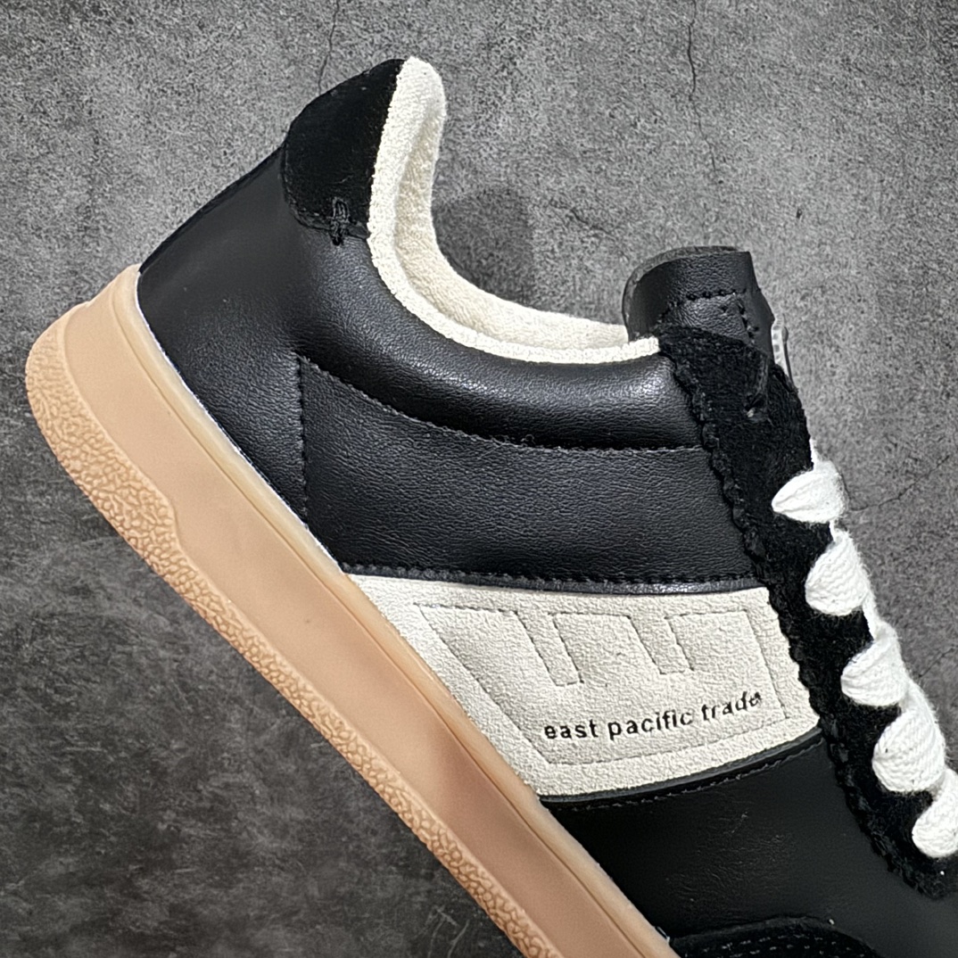 图片[7]-East Pacific Trade Court 系列 皮革系带低帮板鞋 EPT是最近韩国博主圈里超火的一个运动鞋品牌 全白的皮质鞋身加上做旧发黄的鞋底就是全部 鞋型秀气百搭 不挑季节不挑单品 你可以用黑白灰打造出简约性冷淡风 也能利用彩色的上衣裤子玩出动感活力 有着简单线条和内敛细节的设计 厚实的鞋底和鞋面的标签带是它的经典标识 感觉可能会是小个子女生们的福音 穿上可以让你迅速增高 尺码：36 36.5 37.5 38 38.5 39 40 40.5 41 42 42.5 43 44 44.5 45-选品中心