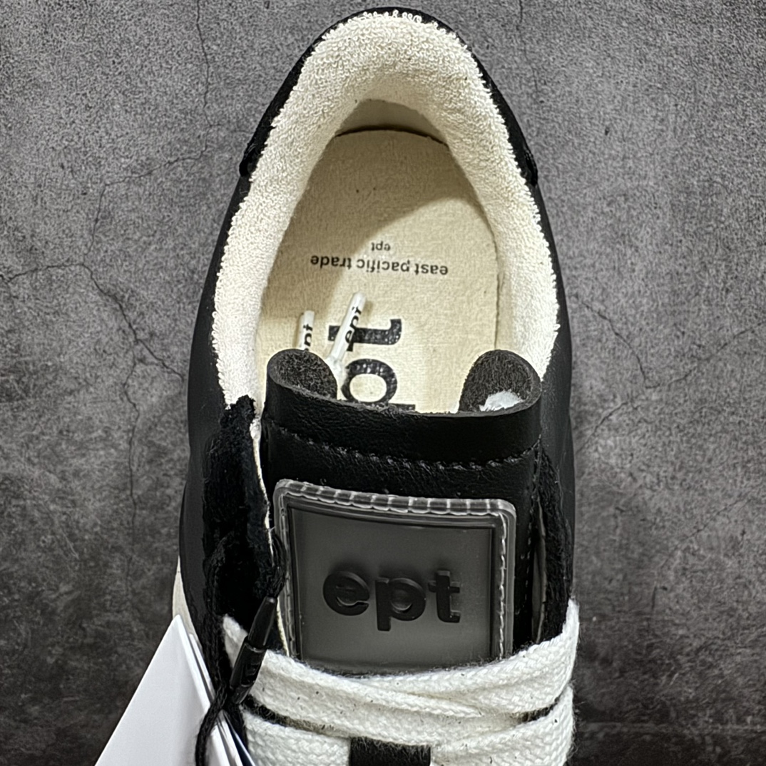 图片[8]-East Pacific Trade Court 系列 皮革系带低帮板鞋 EPT是最近韩国博主圈里超火的一个运动鞋品牌 全白的皮质鞋身加上做旧发黄的鞋底就是全部 鞋型秀气百搭 不挑季节不挑单品 你可以用黑白灰打造出简约性冷淡风 也能利用彩色的上衣裤子玩出动感活力 有着简单线条和内敛细节的设计 厚实的鞋底和鞋面的标签带是它的经典标识 感觉可能会是小个子女生们的福音 穿上可以让你迅速增高 尺码：36 36.5 37.5 38 38.5 39 40 40.5 41 42 42.5 43 44 44.5 45-选品中心