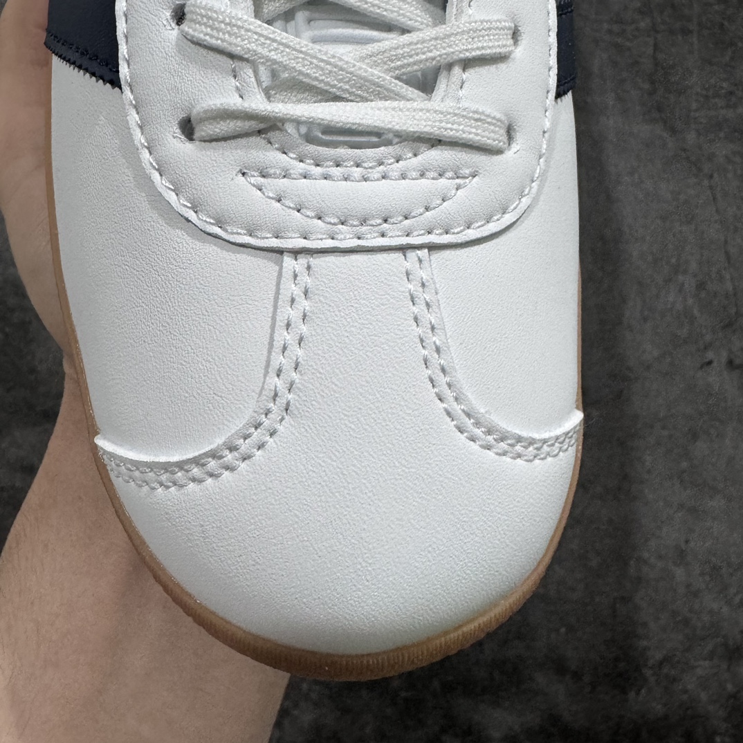 图片[3]-【纯原版】Ad Originals Gazelle W 白黑皮面 三叶草复古休闲防滑耐磨低帮板鞋 货号：IG3507 市场最高版本完美还原zp细节，注意区别市场任何版本，完全不是一路货色‼️ 全鞋原材料打造，无任何色差，正确鞋型，后跟港宝材料定型，正确微透生胶大底，反口内里头层细腻小牛皮，纸板中底 鞋垫背胶，侧面正确烫金压印字母，所有细节完美还原‼️ 尺码：35 36 36.5 37 38 38.5 39 40 40.5 41 42 42.5 43 44 44.5 45-选品中心