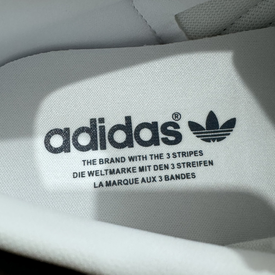 图片[5]-【纯原版】Ad Originals Gazelle W 白黑皮面 三叶草复古休闲防滑耐磨低帮板鞋 货号：IG3507 市场最高版本完美还原zp细节，注意区别市场任何版本，完全不是一路货色‼️ 全鞋原材料打造，无任何色差，正确鞋型，后跟港宝材料定型，正确微透生胶大底，反口内里头层细腻小牛皮，纸板中底 鞋垫背胶，侧面正确烫金压印字母，所有细节完美还原‼️ 尺码：35 36 36.5 37 38 38.5 39 40 40.5 41 42 42.5 43 44 44.5 45-选品中心