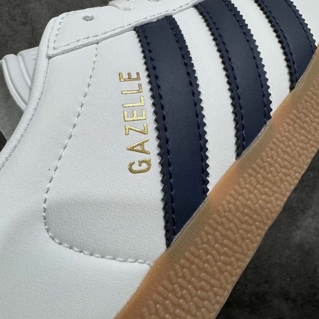 图片[2]-【纯原版】Ad Originals Gazelle W 白黑皮面 三叶草复古休闲防滑耐磨低帮板鞋 货号：IG3507 市场最高版本完美还原zp细节，注意区别市场任何版本，完全不是一路货色‼️ 全鞋原材料打造，无任何色差，正确鞋型，后跟港宝材料定型，正确微透生胶大底，反口内里头层细腻小牛皮，纸板中底 鞋垫背胶，侧面正确烫金压印字母，所有细节完美还原‼️ 尺码：35 36 36.5 37 38 38.5 39 40 40.5 41 42 42.5 43 44 44.5 45-选品中心