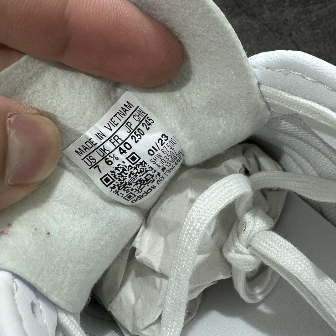 图片[7]-【纯原版】Ad Originals Gazelle W 白黑皮面 三叶草复古休闲防滑耐磨低帮板鞋 货号：IG3507 市场最高版本完美还原zp细节，注意区别市场任何版本，完全不是一路货色‼️ 全鞋原材料打造，无任何色差，正确鞋型，后跟港宝材料定型，正确微透生胶大底，反口内里头层细腻小牛皮，纸板中底 鞋垫背胶，侧面正确烫金压印字母，所有细节完美还原‼️ 尺码：35 36 36.5 37 38 38.5 39 40 40.5 41 42 42.5 43 44 44.5 45-选品中心