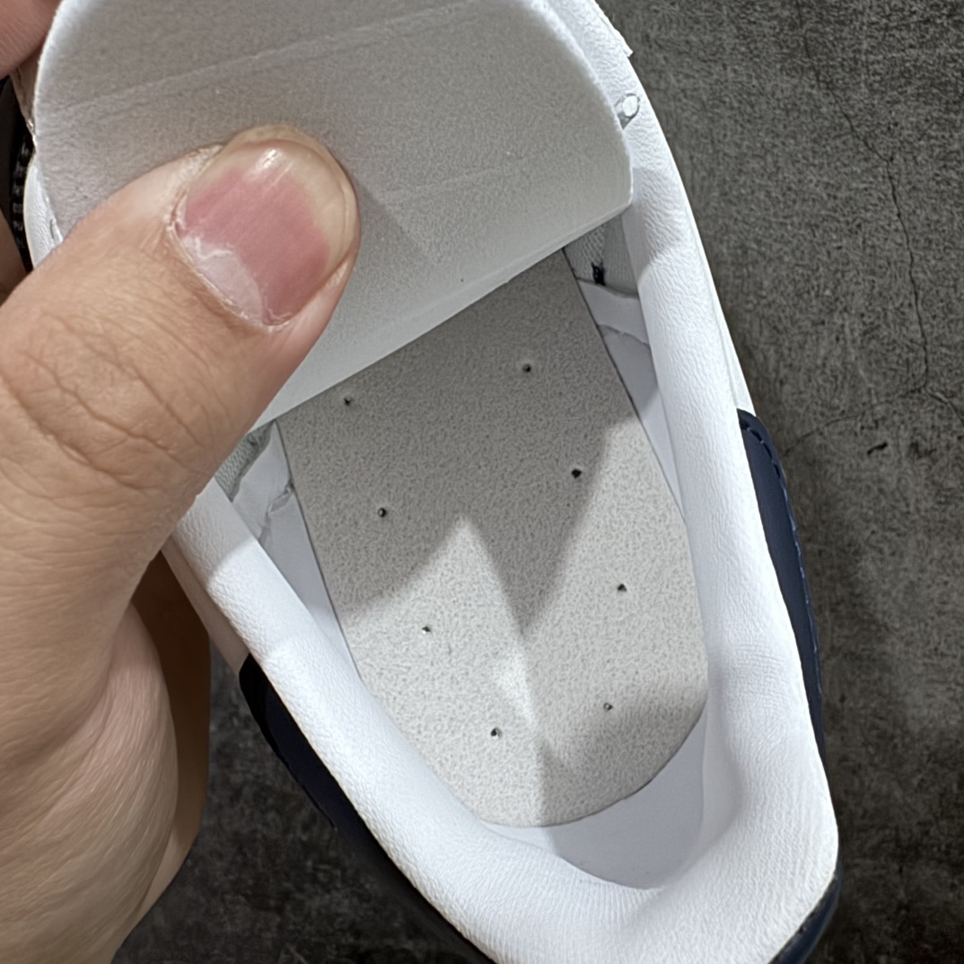 图片[8]-【纯原版】Ad Originals Gazelle W 白黑皮面 三叶草复古休闲防滑耐磨低帮板鞋 货号：IG3507 市场最高版本完美还原zp细节，注意区别市场任何版本，完全不是一路货色‼️ 全鞋原材料打造，无任何色差，正确鞋型，后跟港宝材料定型，正确微透生胶大底，反口内里头层细腻小牛皮，纸板中底 鞋垫背胶，侧面正确烫金压印字母，所有细节完美还原‼️ 尺码：35 36 36.5 37 38 38.5 39 40 40.5 41 42 42.5 43 44 44.5 45-选品中心